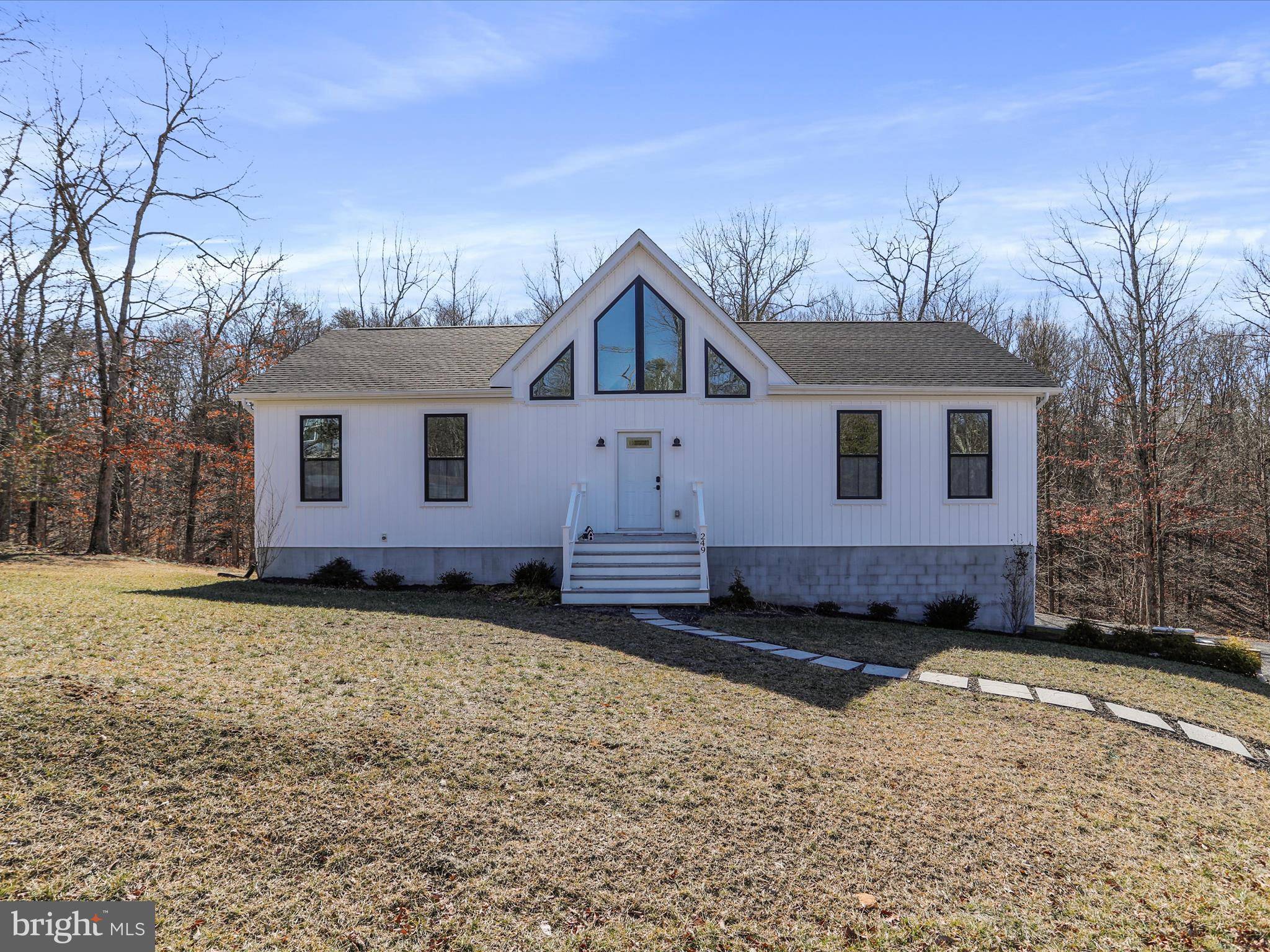 Berkeley Springs, WV 25411,249 FAIRVIEW OAKS LN