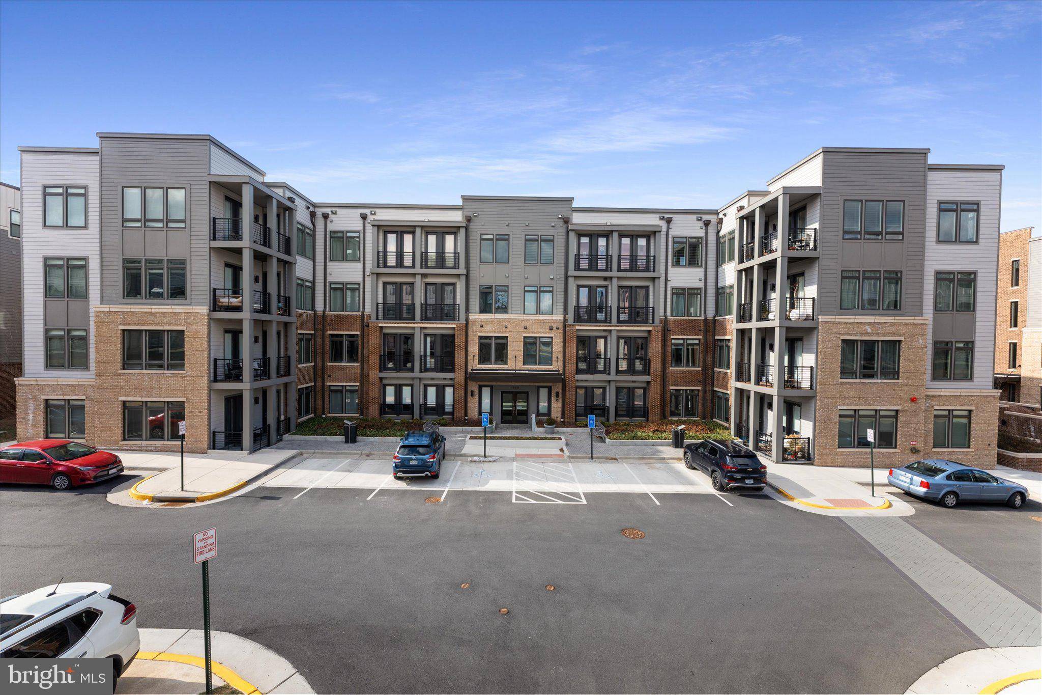 Reston, VA 20190,1669 BANDIT LOOP #206A