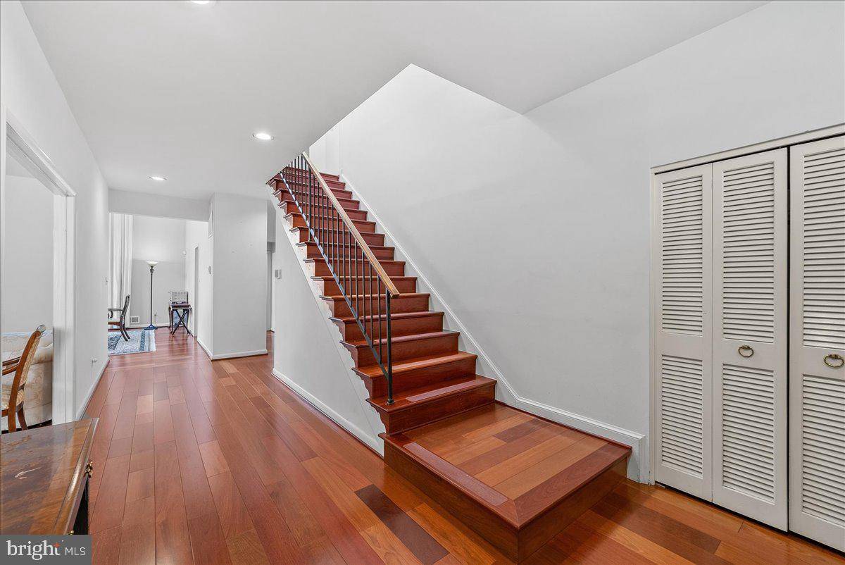 Mclean, VA 22101,4113 N RIVER ST