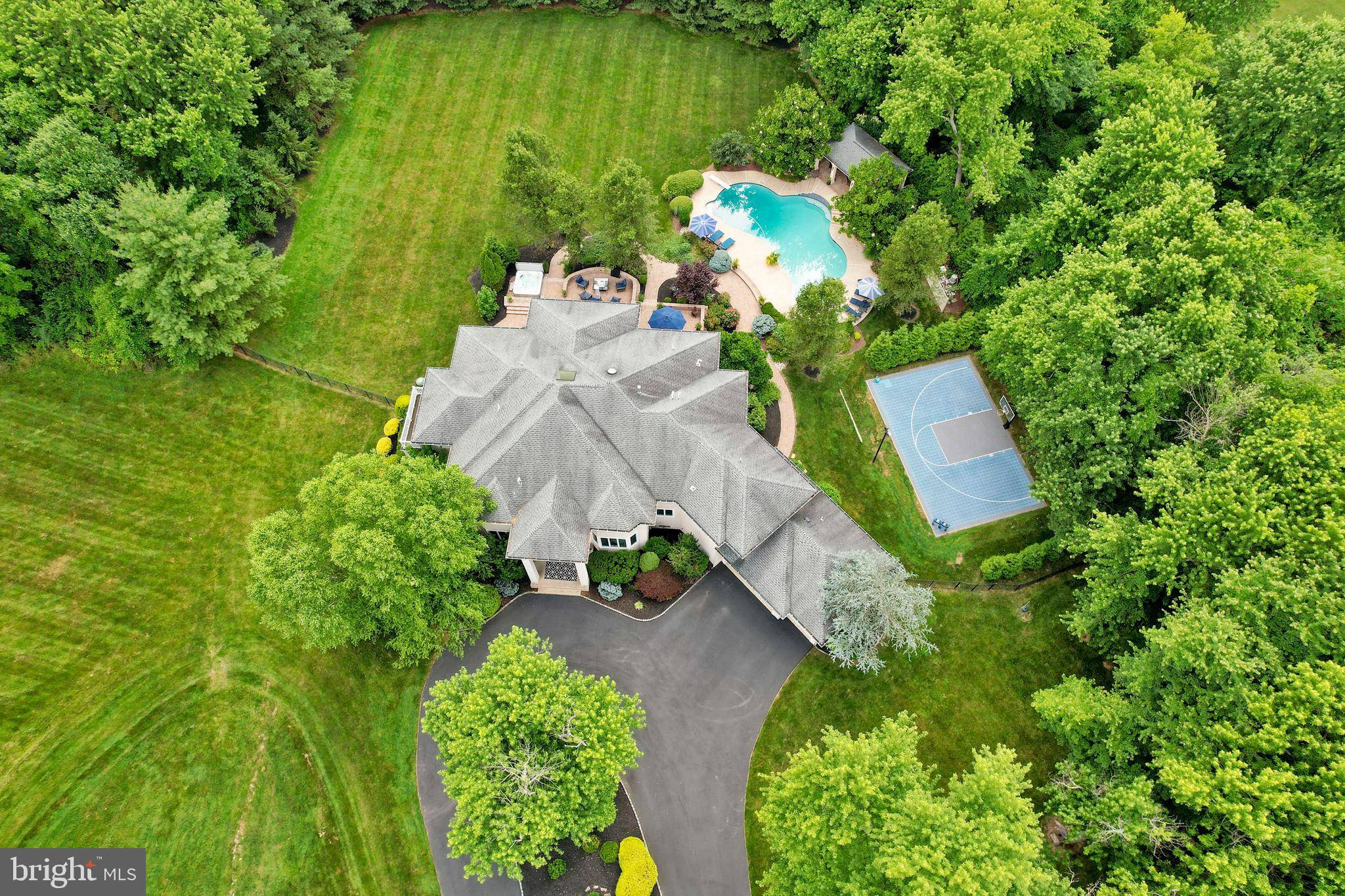 Holland, PA 18966,100 E HOLLAND RD