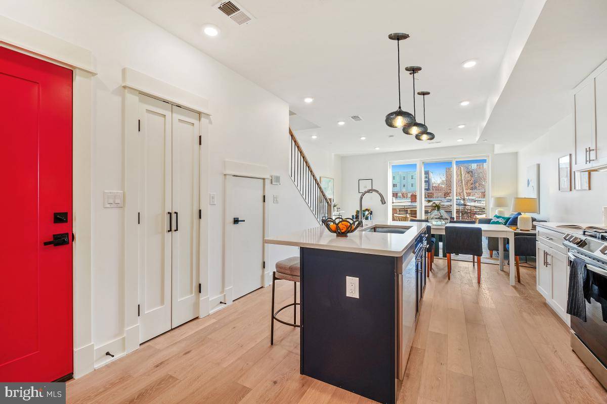 Washington, DC 20002,1605 HOLBROOK NE #3