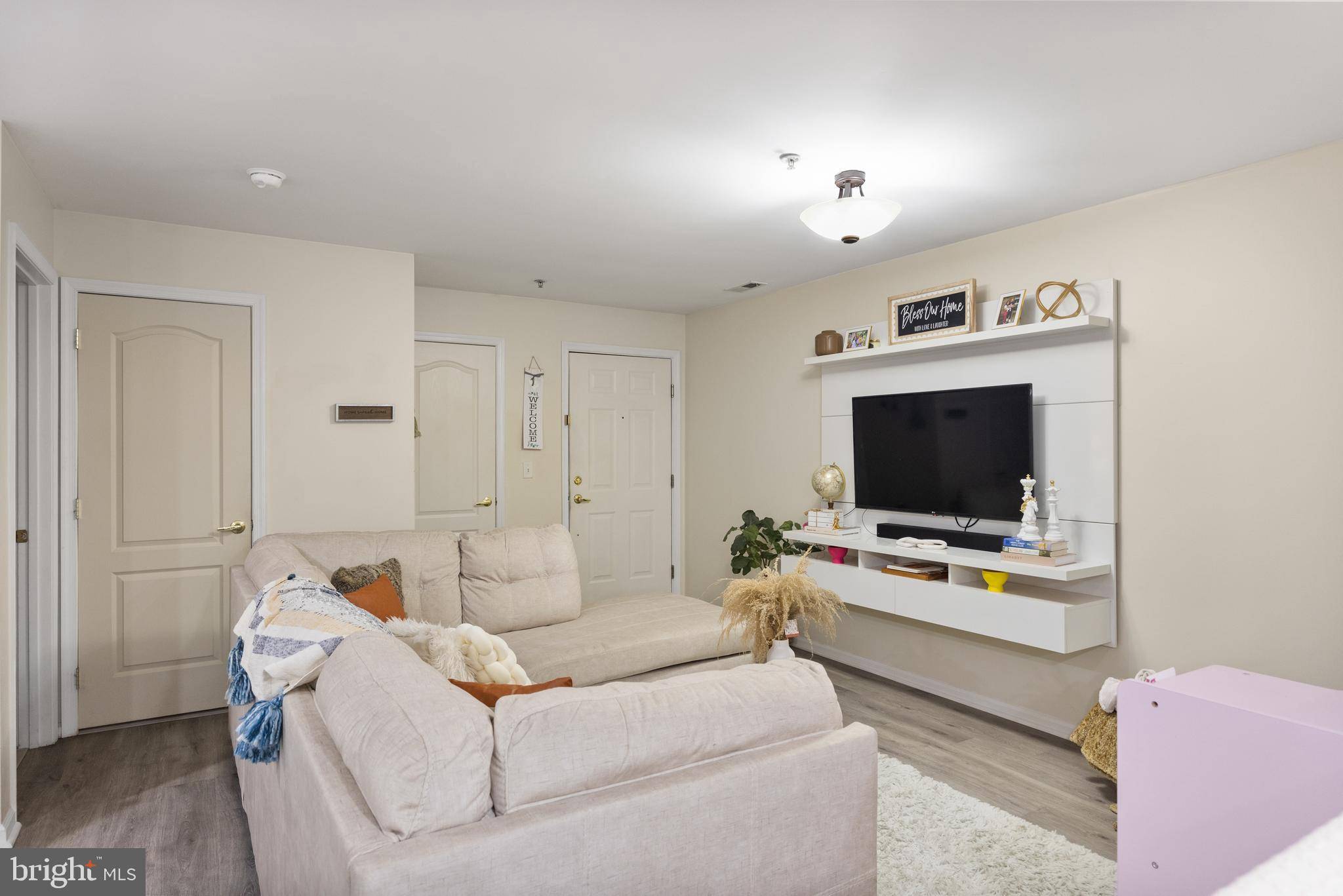 Delran, NJ 08075,335 NICHOLAS DR