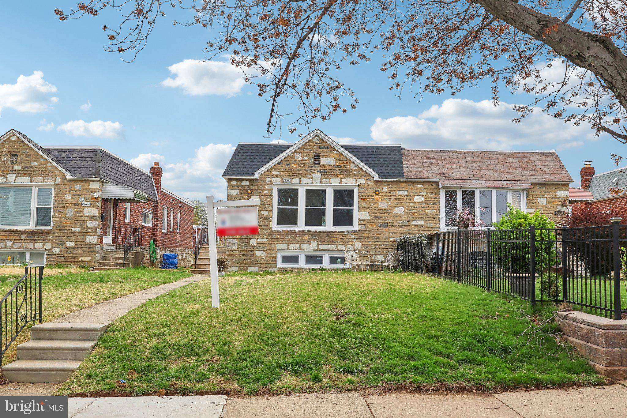 Philadelphia, PA 19152,8606 FRONTENAC ST