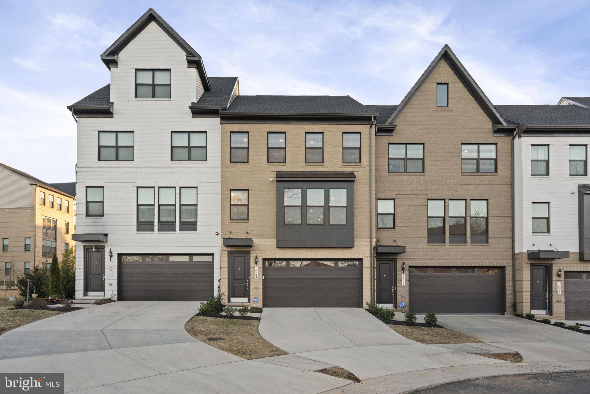 Chantilly, VA 20151,14303 YESLER AVE