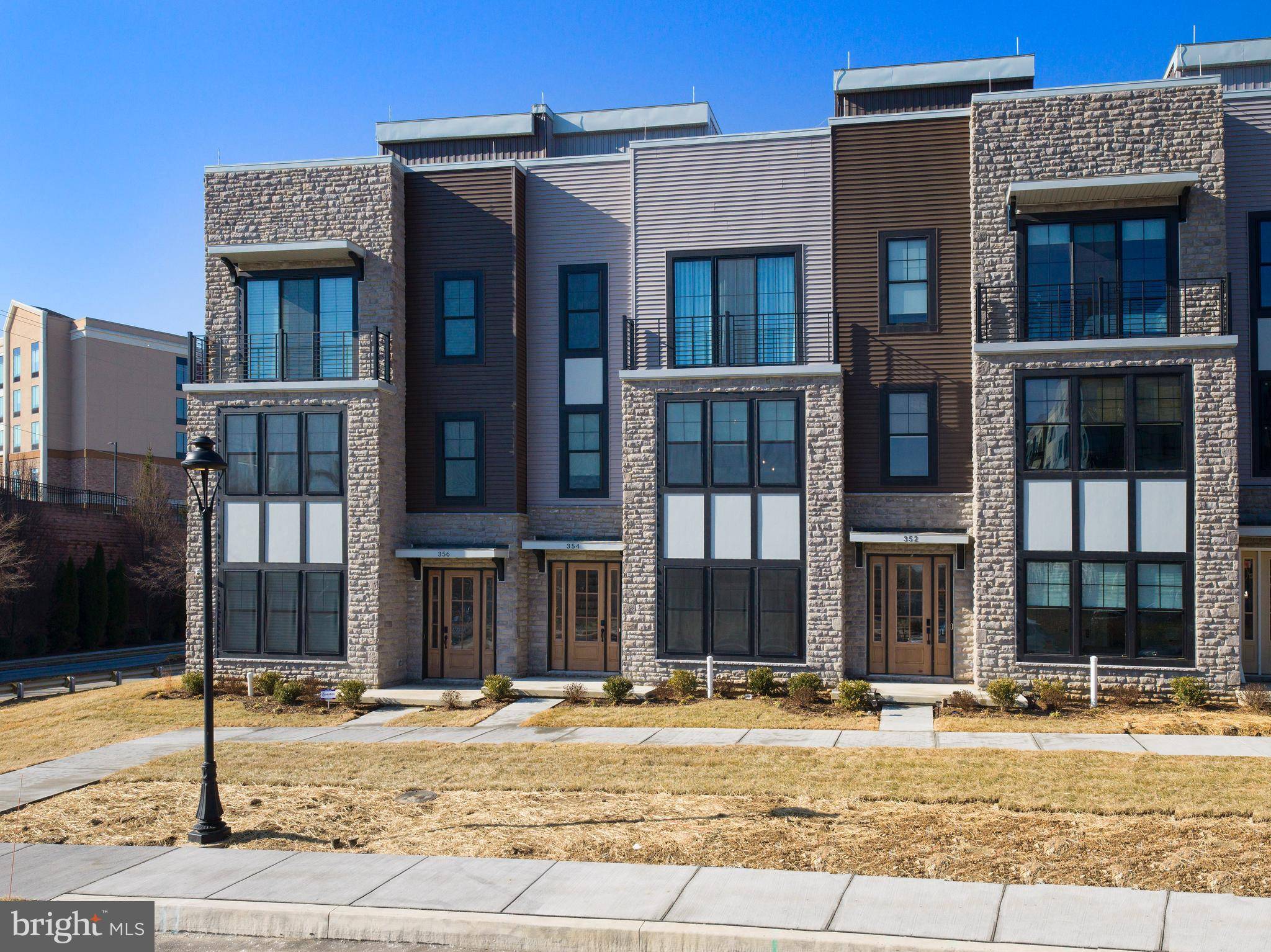 Newtown Square, PA 19073,354 PADDOCK CIR