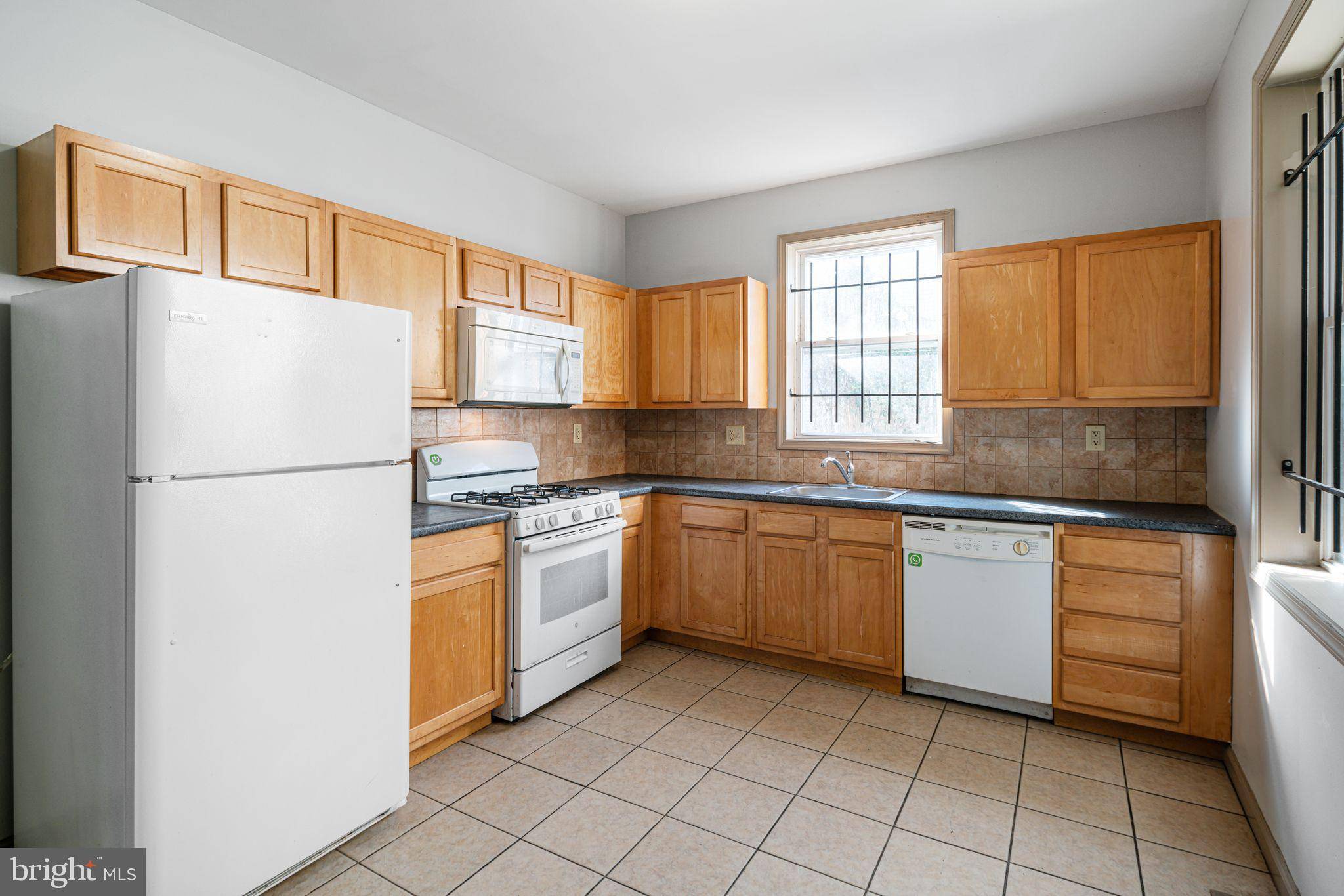 Philadelphia, PA 19121,2154 N CARLISLE ST