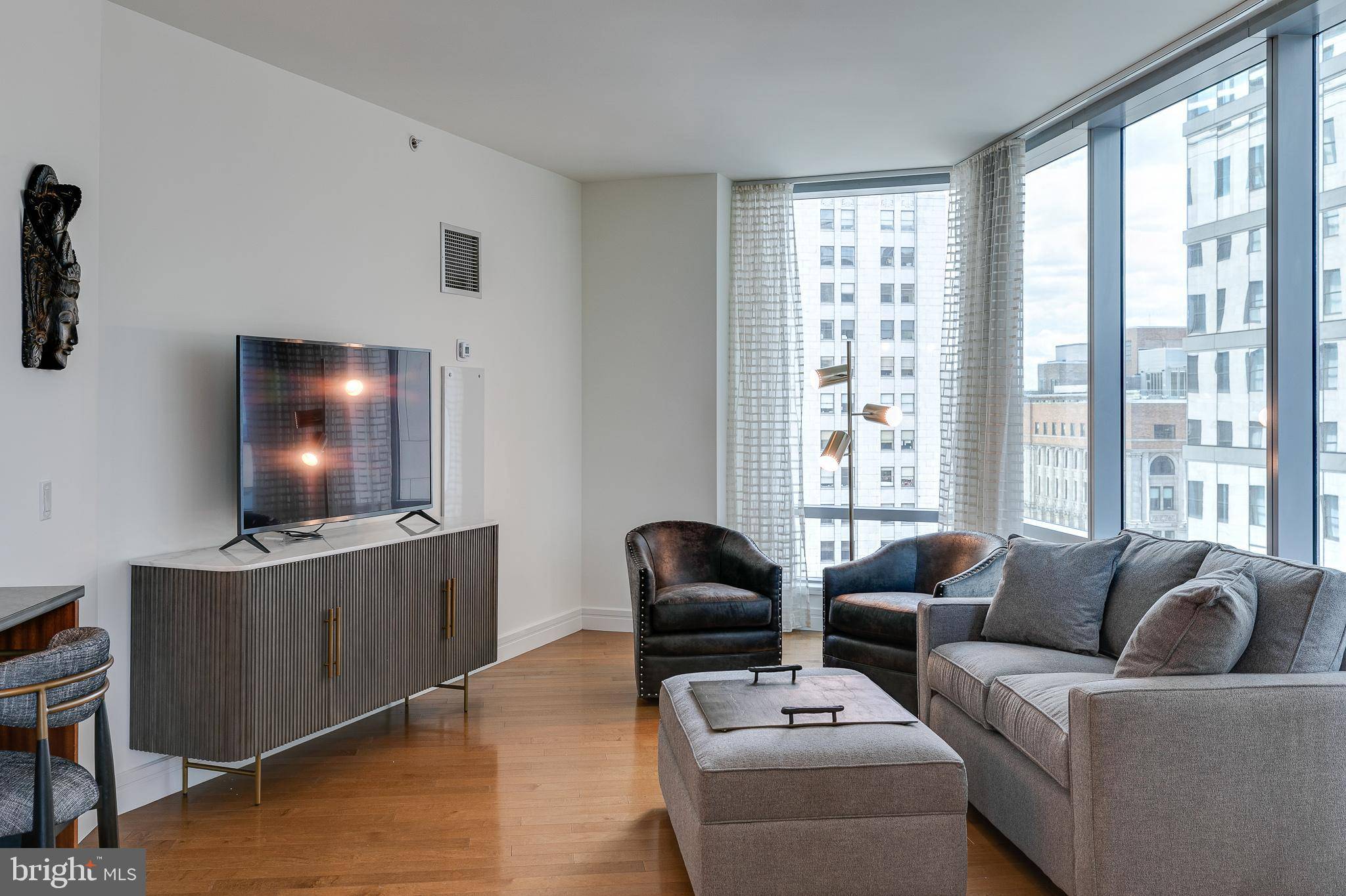 Philadelphia, PA 19102,1414 S PENN SQ #18A