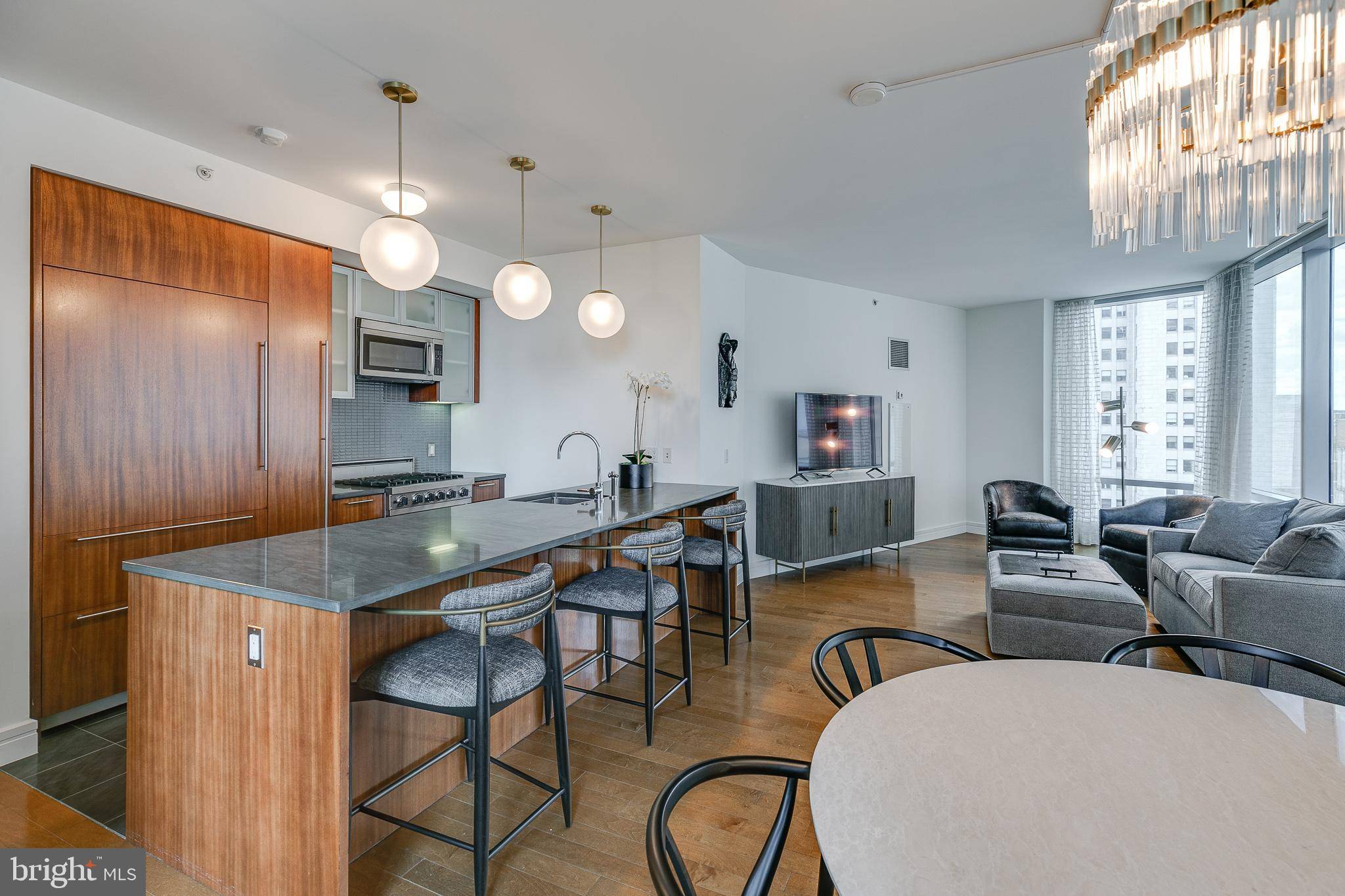 Philadelphia, PA 19102,1414 S PENN SQ #18A