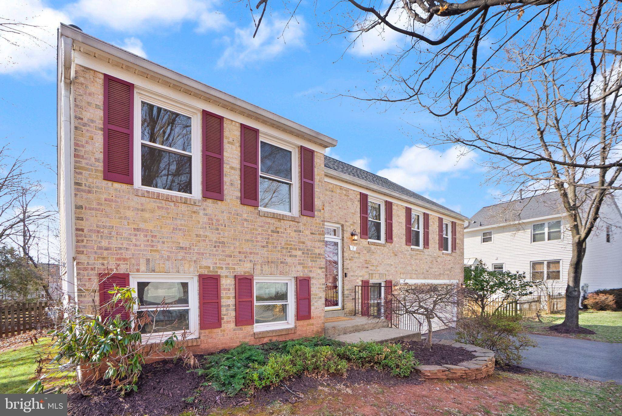 Sterling, VA 20164,7 WOOD OWL CT