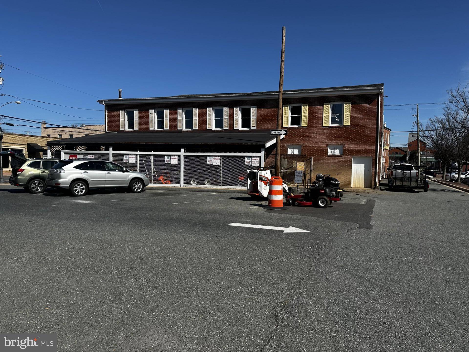 Gaithersburg, MD 20877,221 E DIAMOND AVE