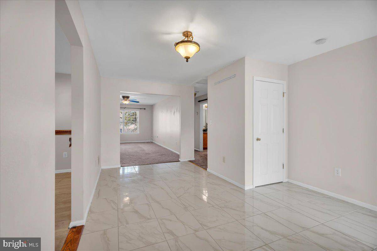 Ewing, NJ 08638,10 HOLIDAY CT