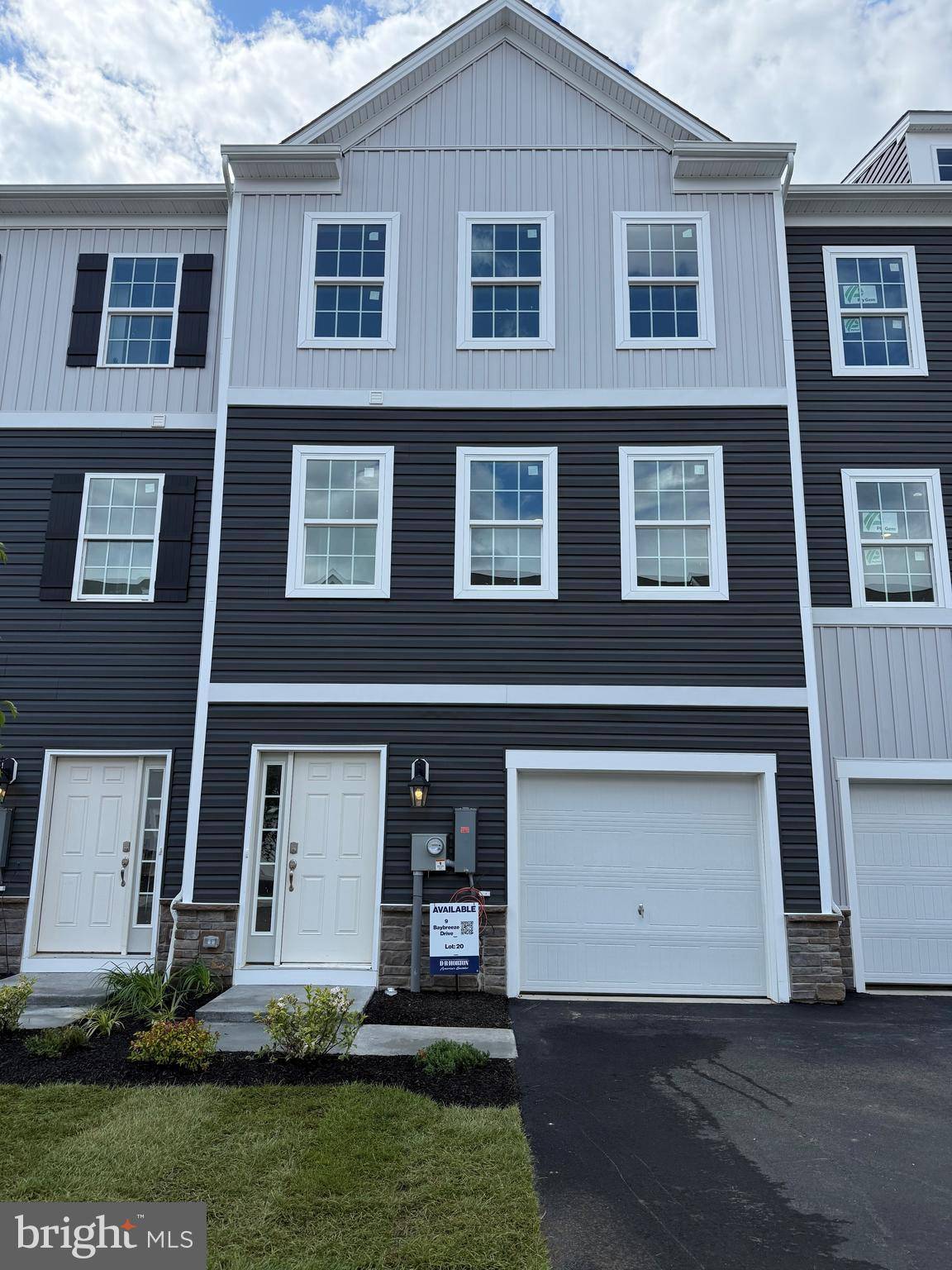 Waretown, NJ 08758,9 BAYBREEZE DR