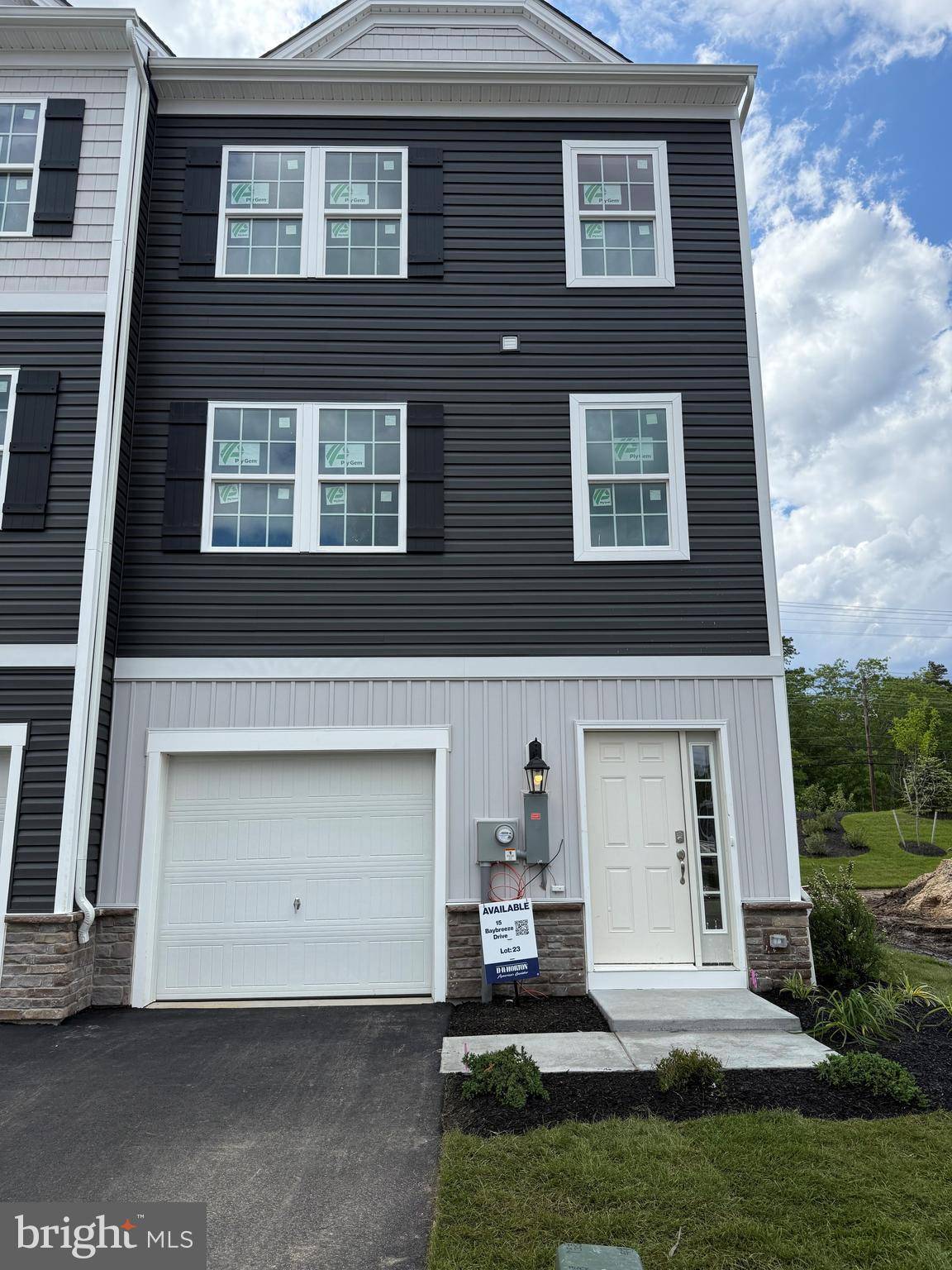 Waretown, NJ 08758,15 BAYBREEZE DR