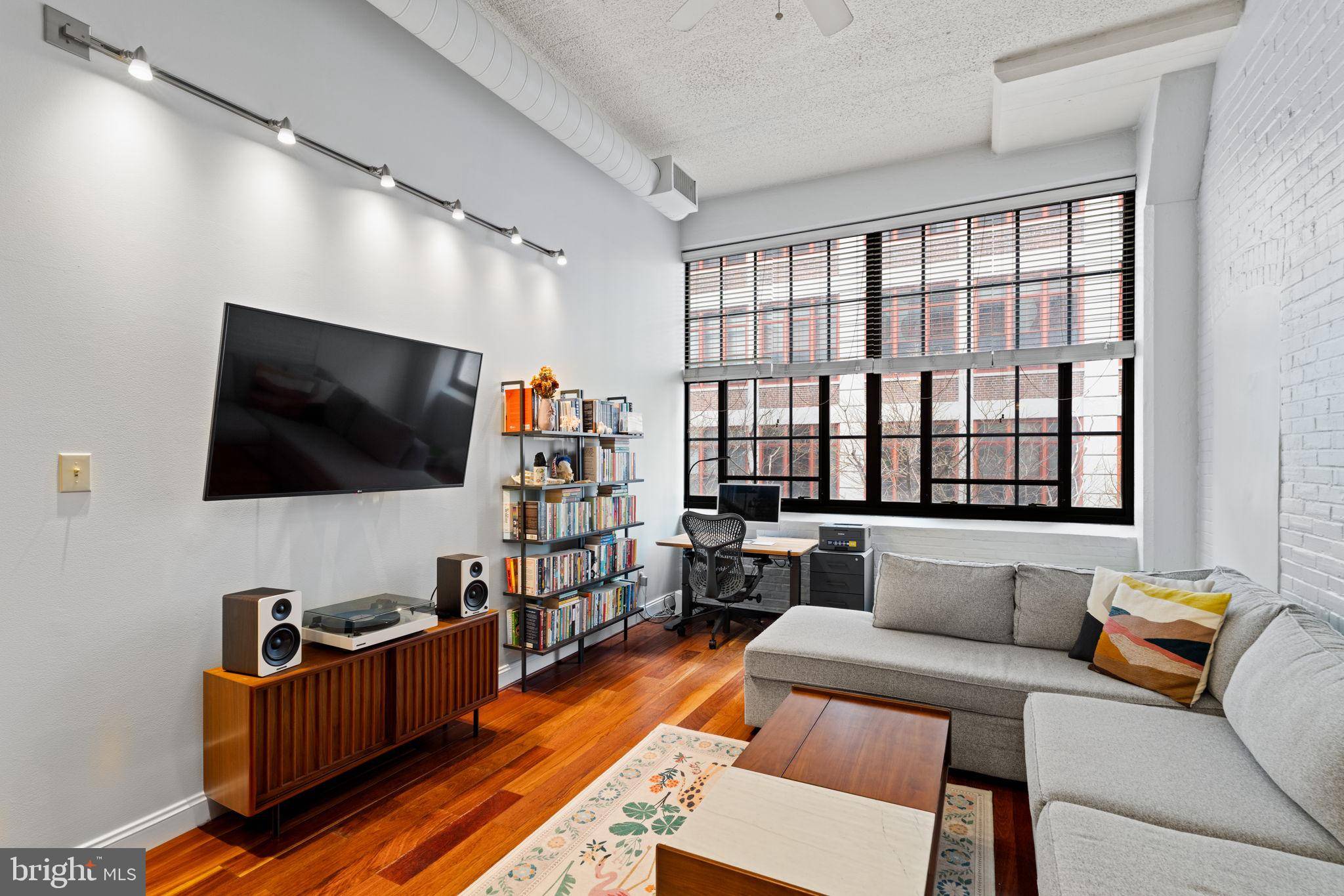 Philadelphia, PA 19103,2429-41 LOCUST ST #313