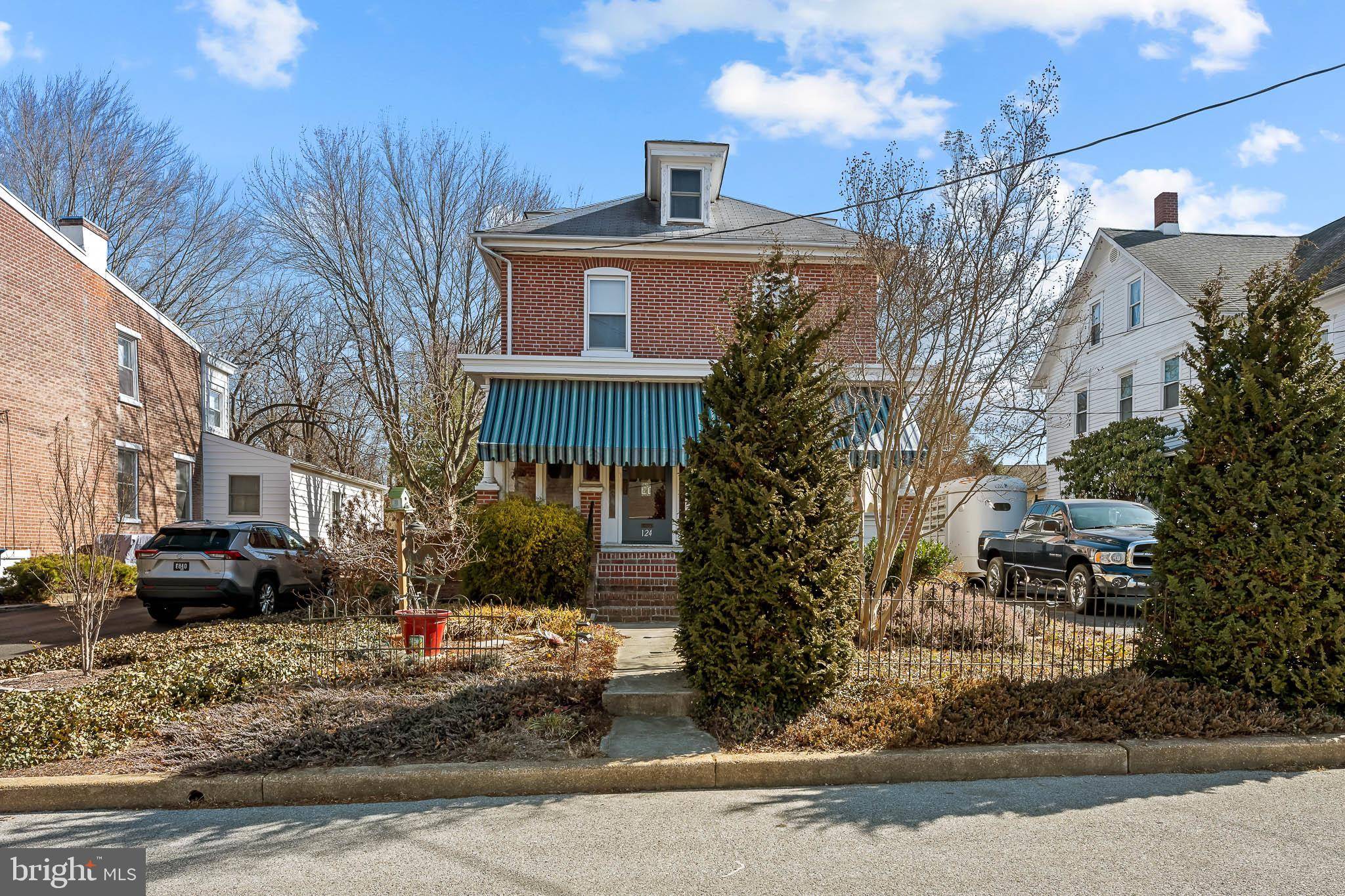 Wilmington, DE 19805,124 N DUPONT RD