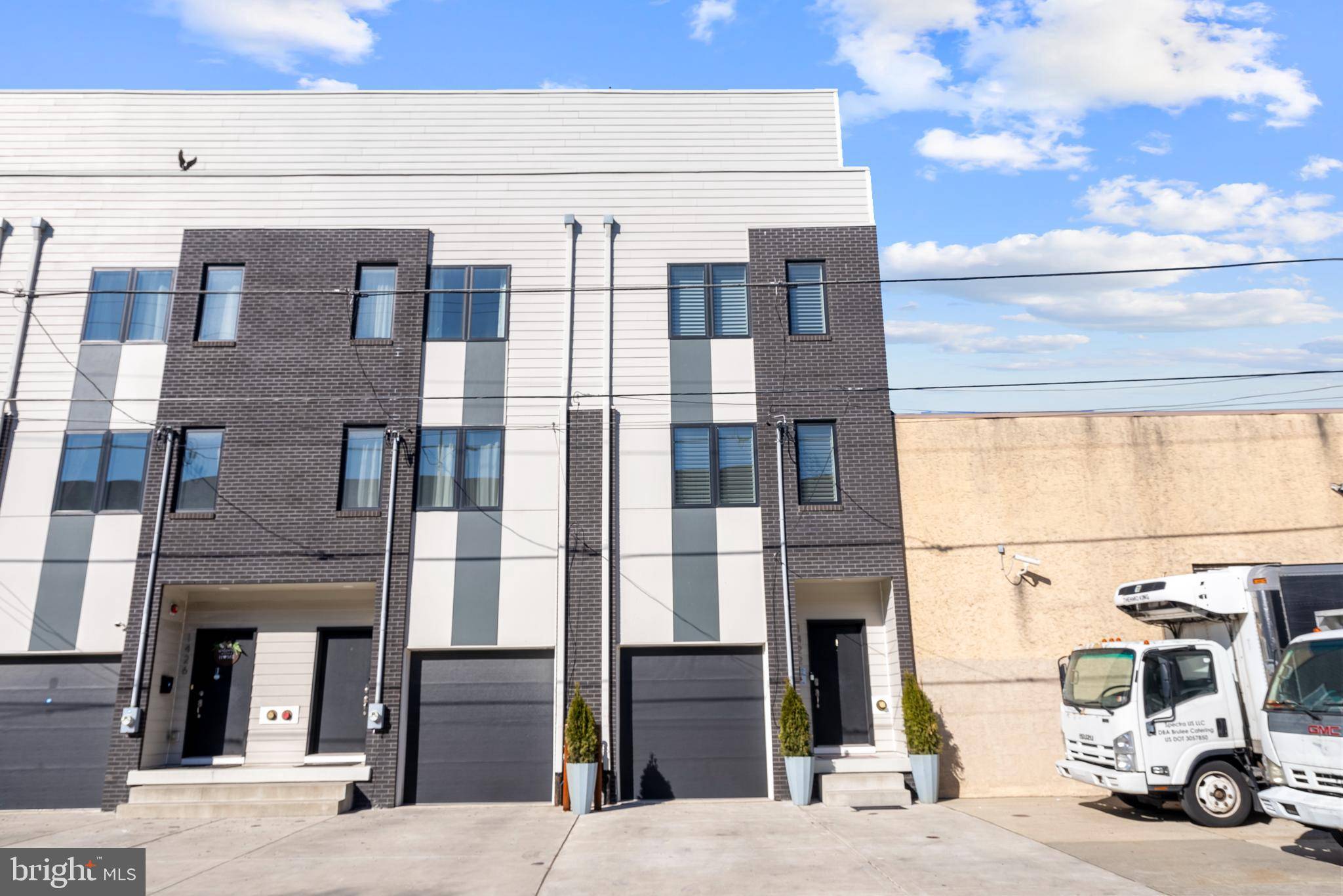 Philadelphia, PA 19147,1422 S FRONT ST