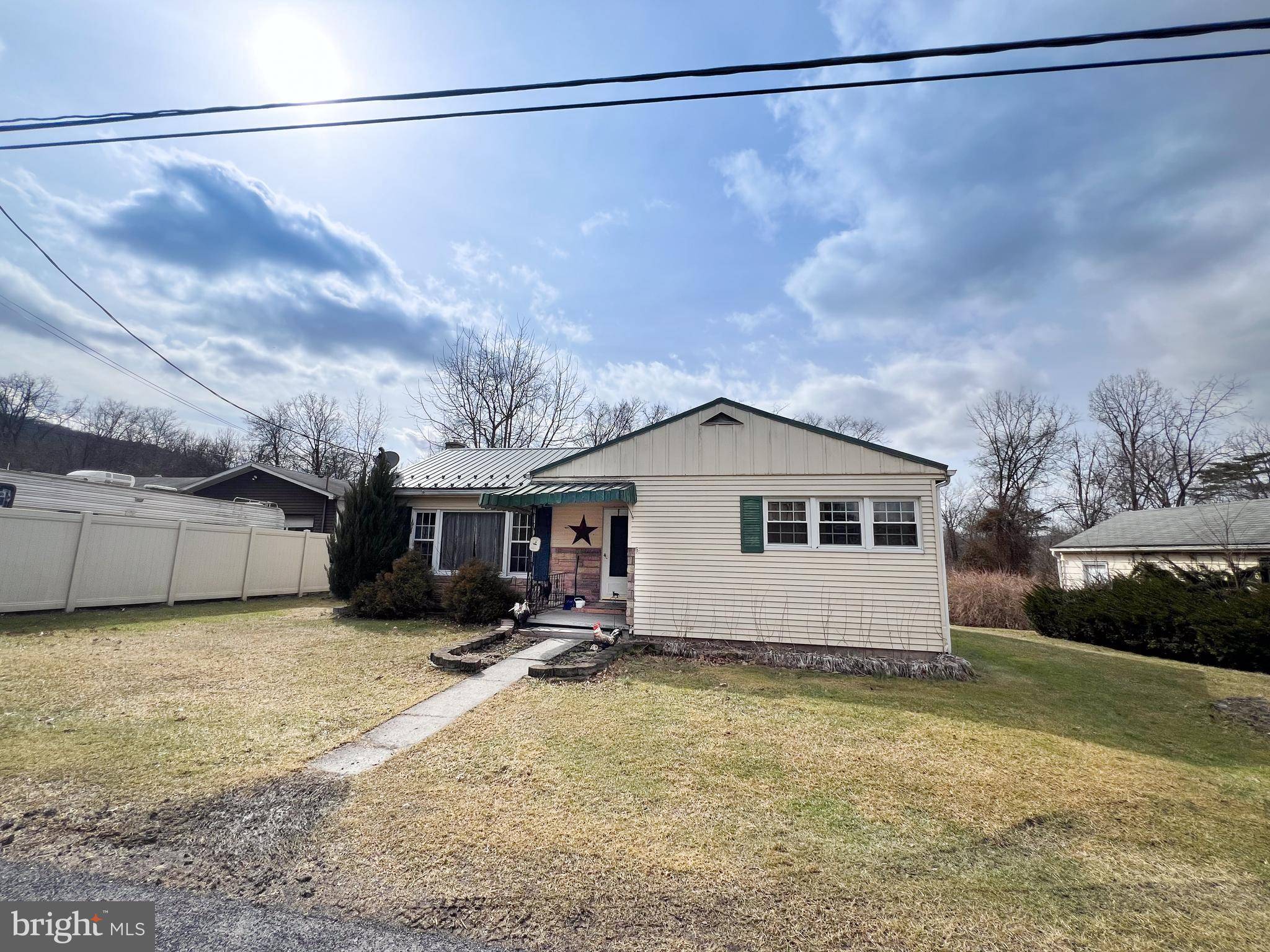 Lewistown, PA 17044,121 SNOOKS HILL RD