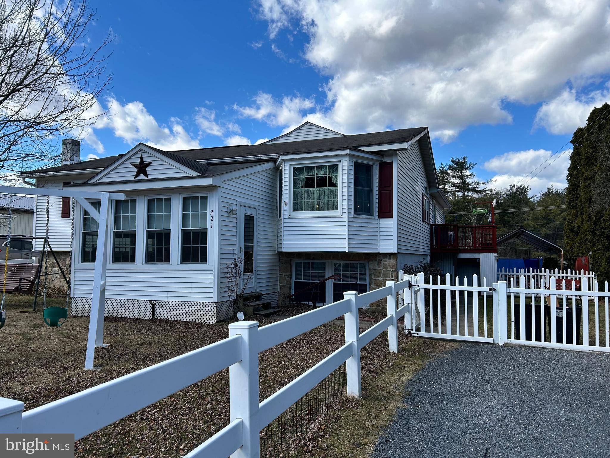 Howard, PA 16841,221 PINE ST