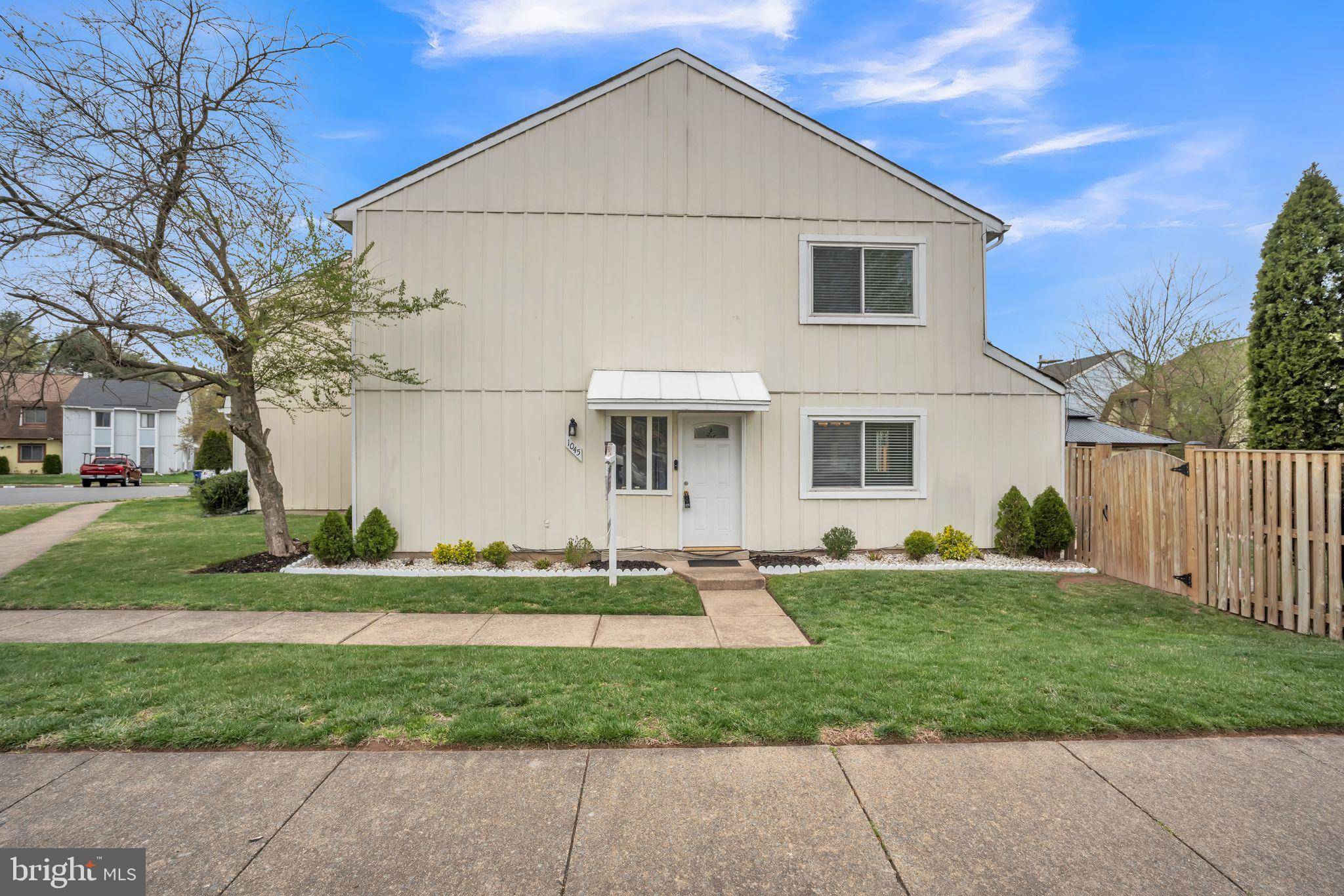 Herndon, VA 20170,1045 SABER LN