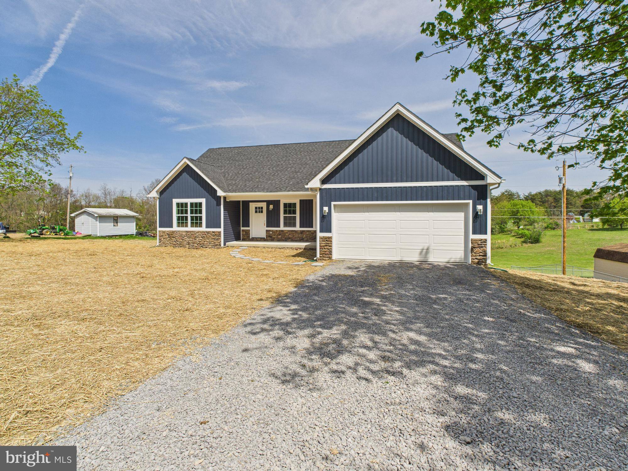 Martinsburg, WV 25404,903 SHAPE CHARGE RD