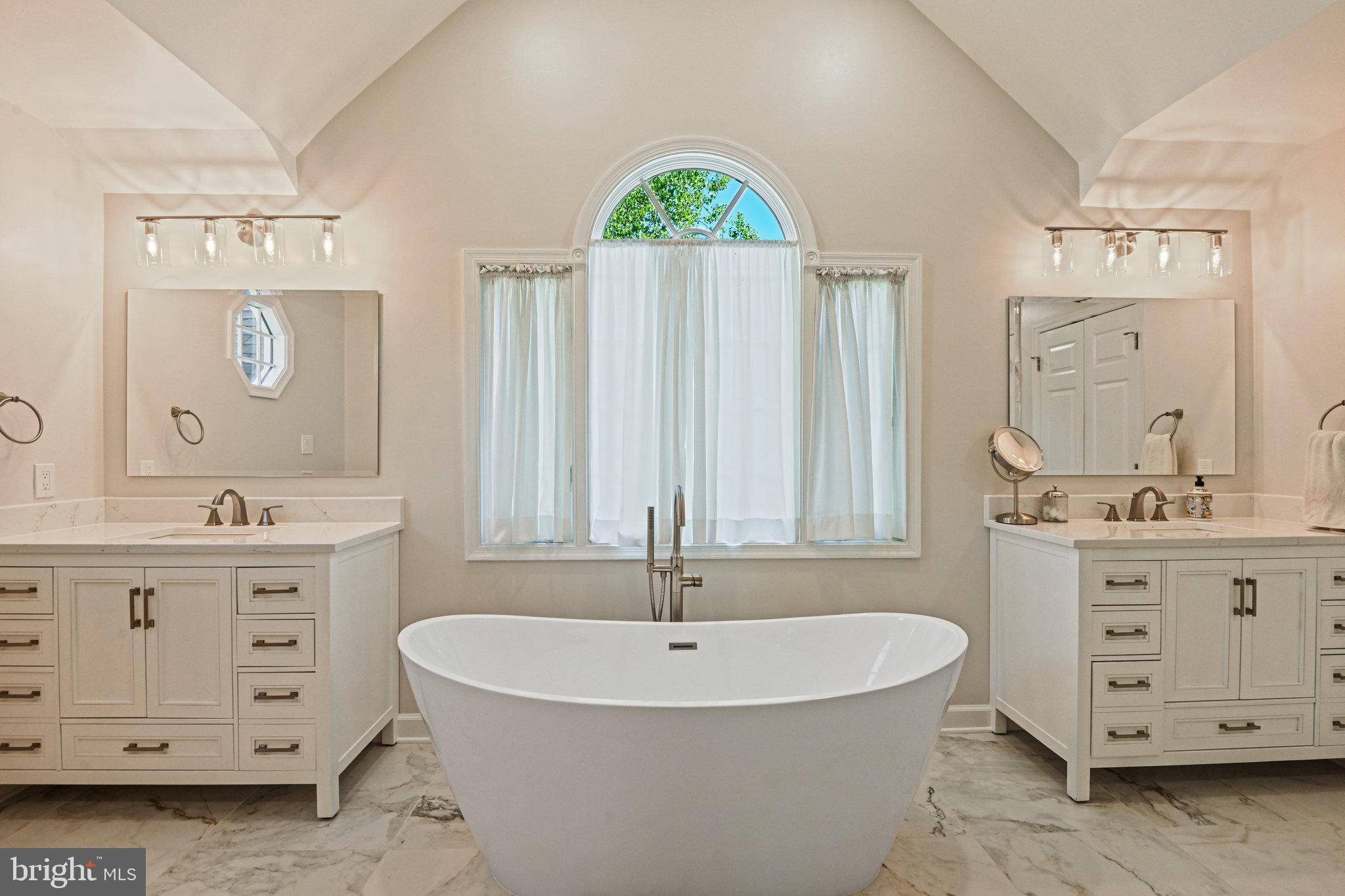 Oakton, VA 22124,10310 MYSTIC MEADOW WAY