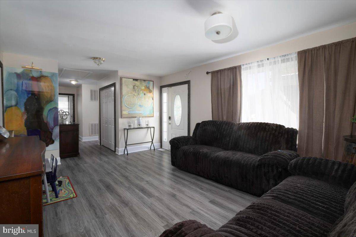 Easton, MD 21601,29285 PIN OAK WAY