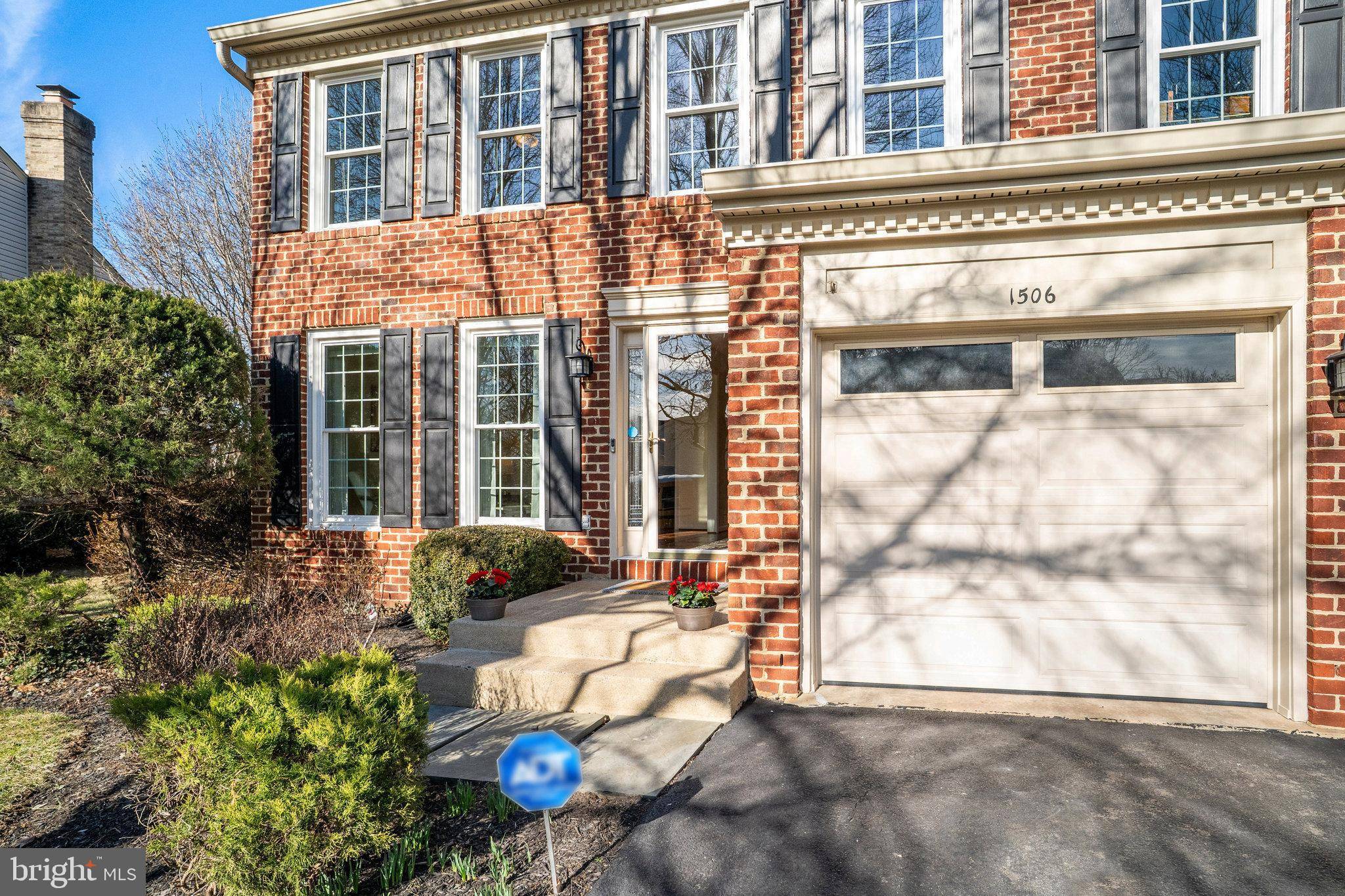 Herndon, VA 20170,1506 SUMMERSET PL