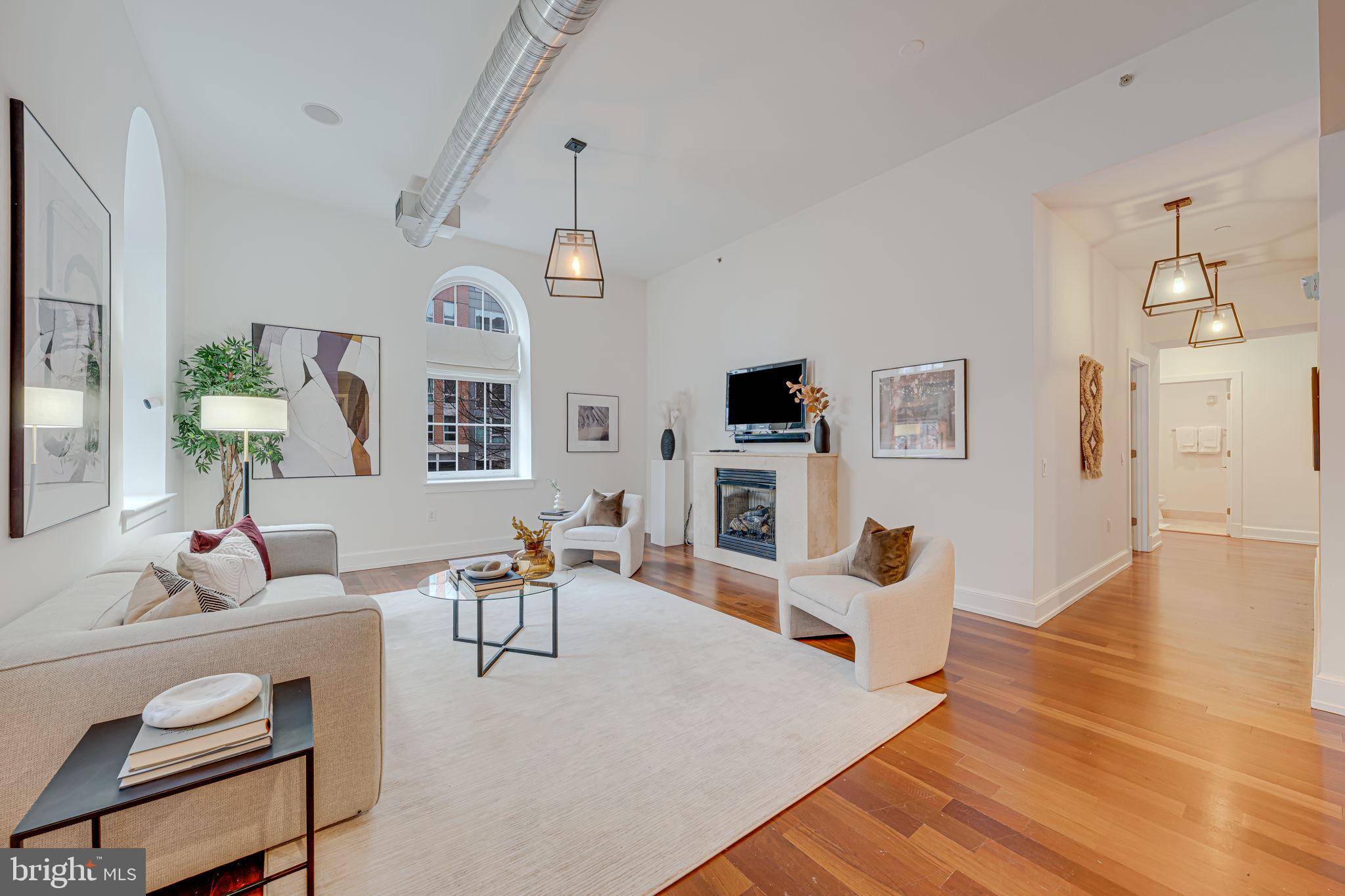 Washington, DC 20002,215 I ST NE #208