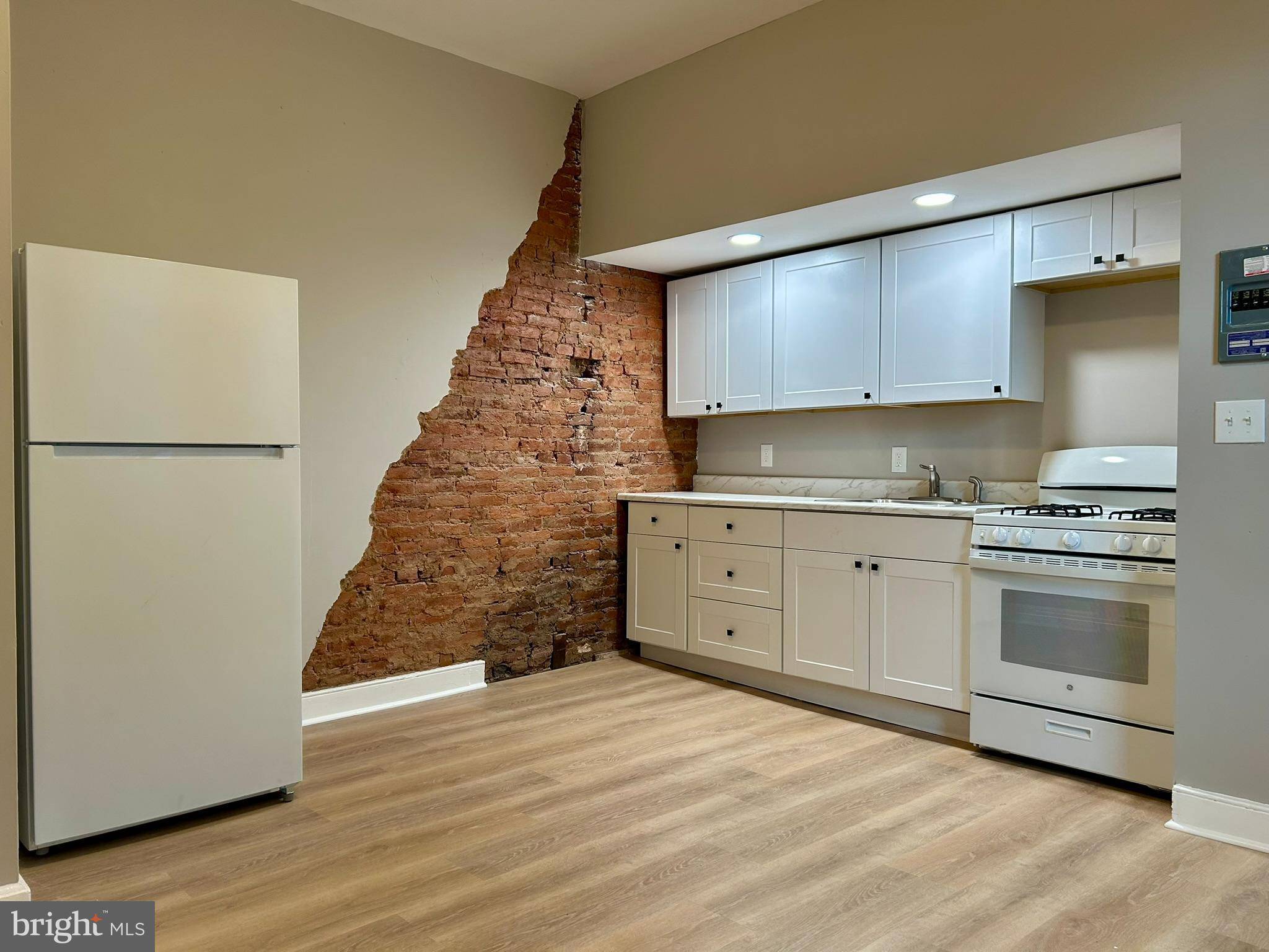 Lancaster, PA 17602,229 E KING ST