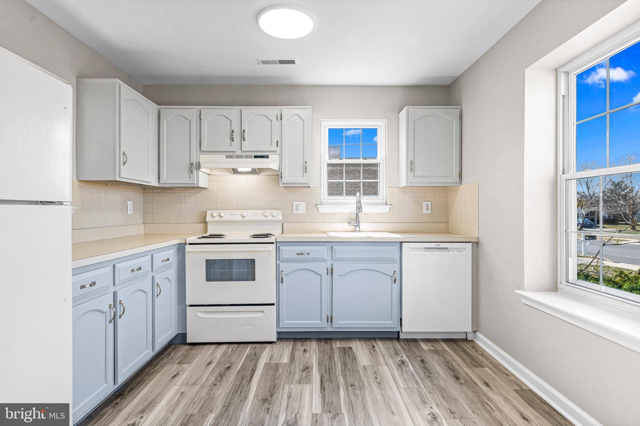 Deptford, NJ 08096,4 LAKEBRIDGE DR