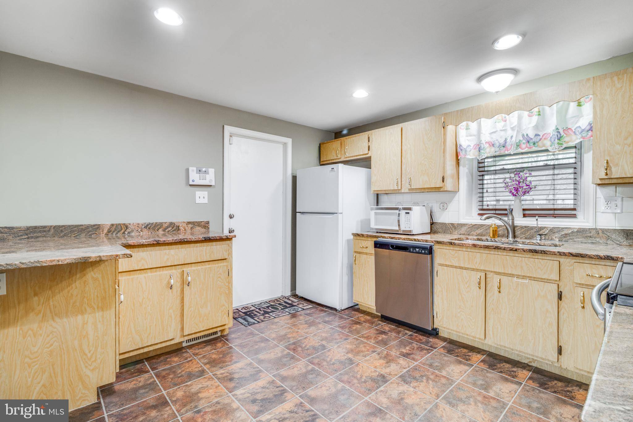 Waldorf, MD 20601,2406 PINEFIELD RD