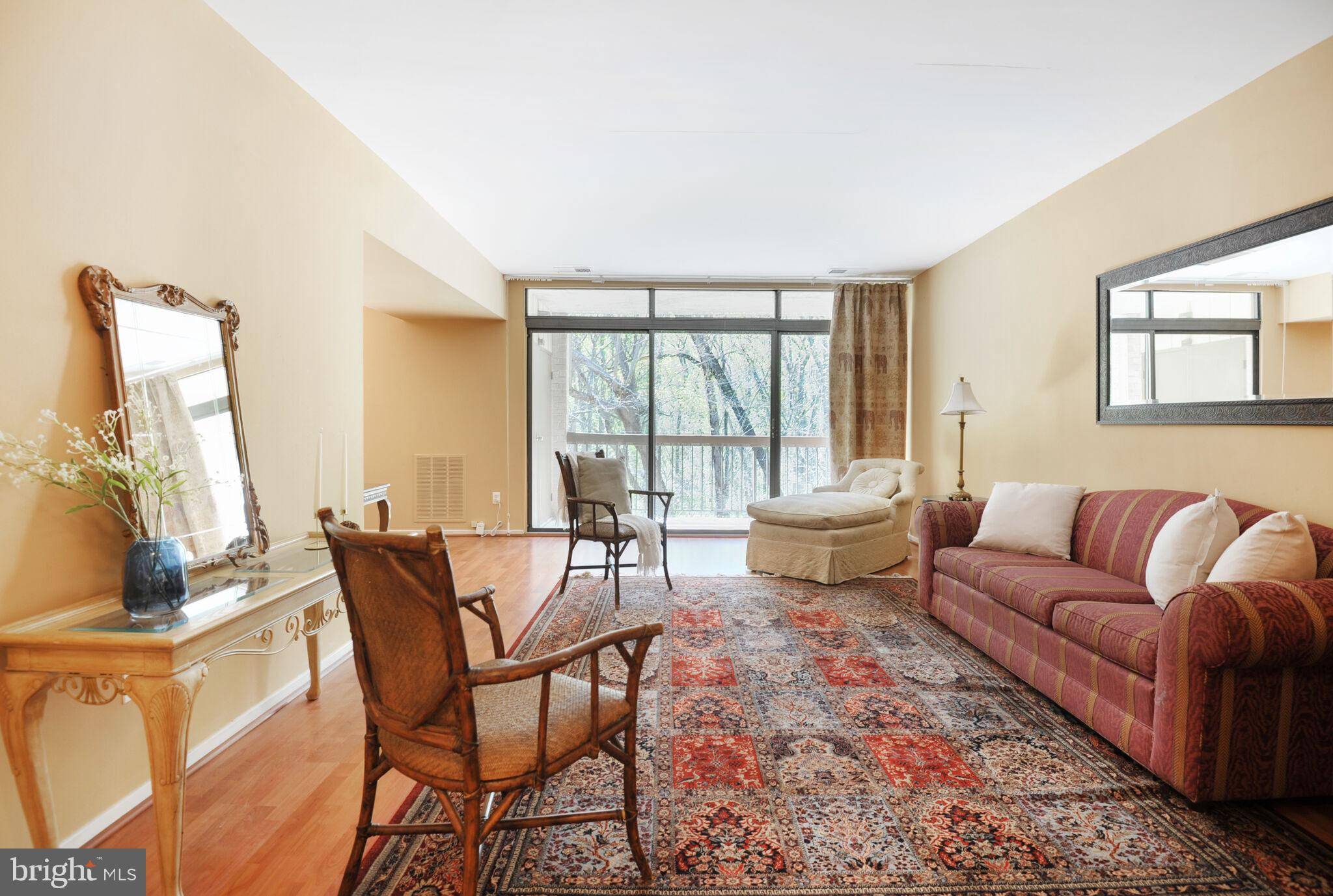 Reston, VA 20190,1675 PARKCREST CIR #4E/300