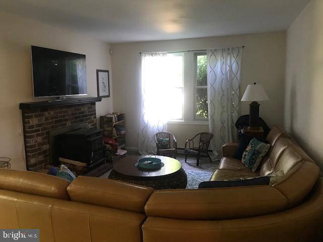 Moorestown, NJ 08057,251 N STANWICK RD
