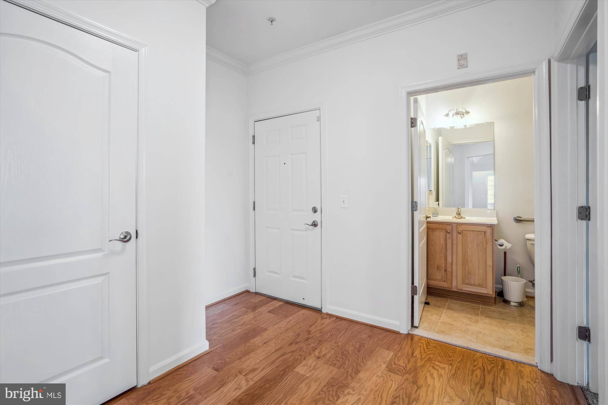 Odenton, MD 21113,8609 WINTERGREEN CT #402