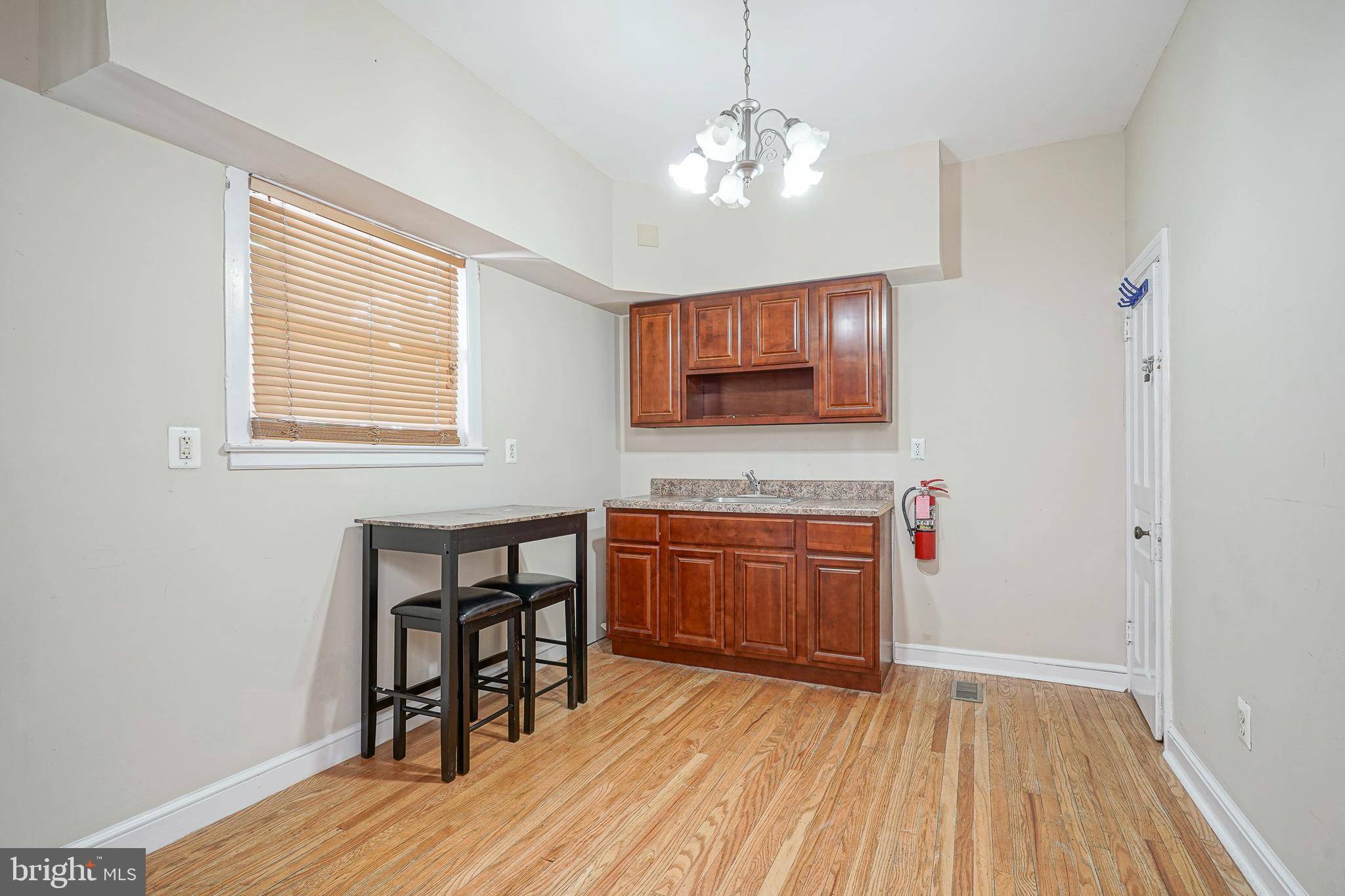 Collingswood, NJ 08108,878 HADDON AVE