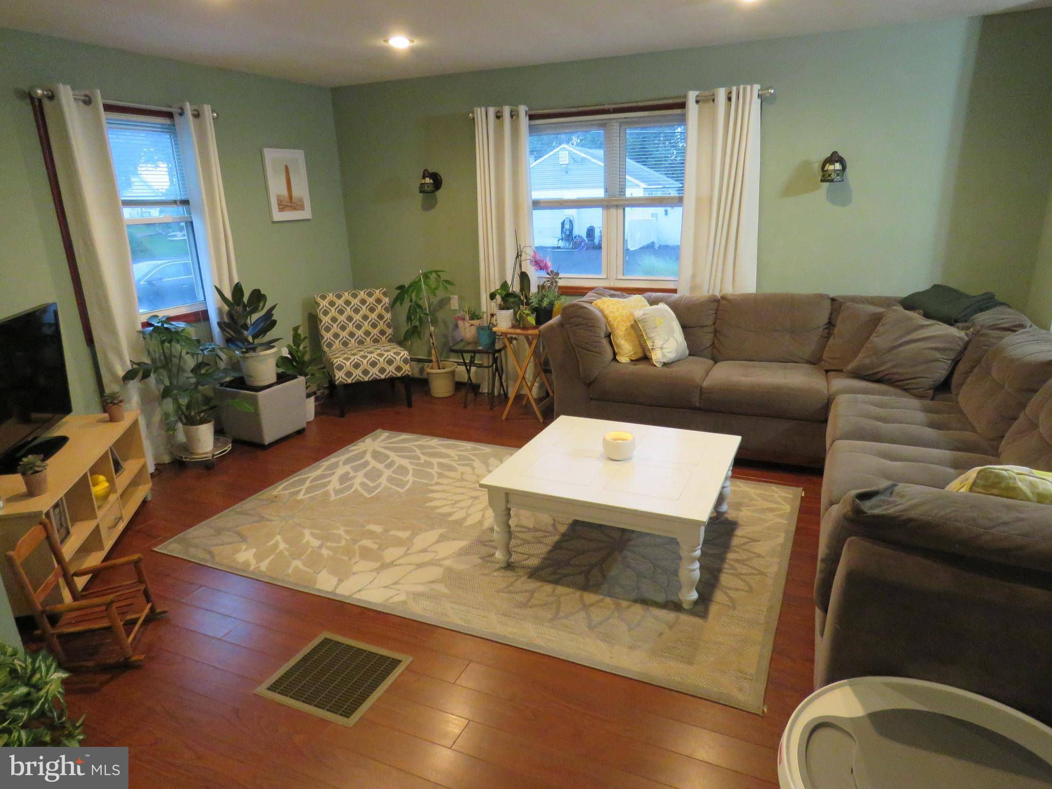 Fairless Hills, PA 19030,956 TRENTON RD