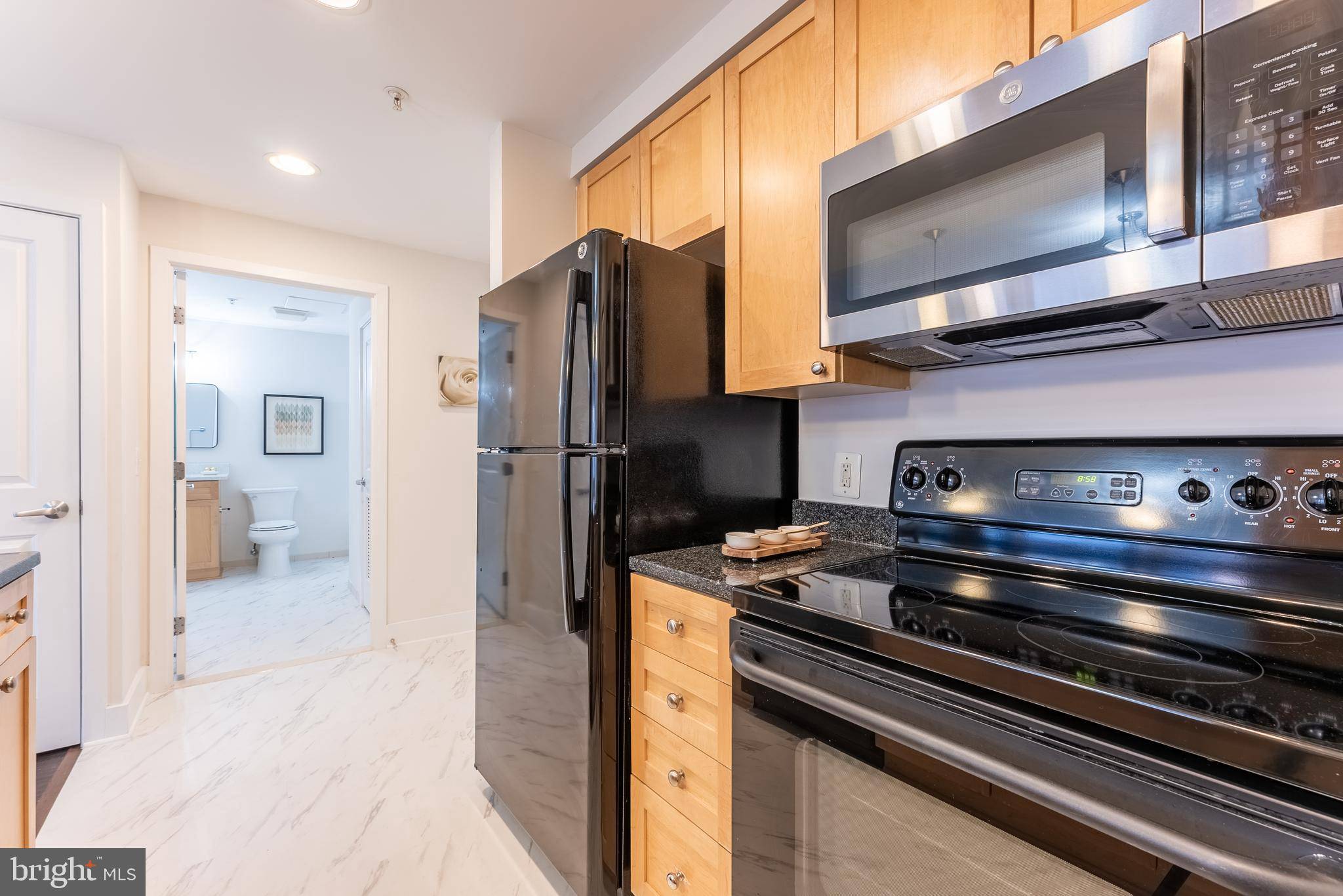 Arlington, VA 22201,2001 15TH ST N #302
