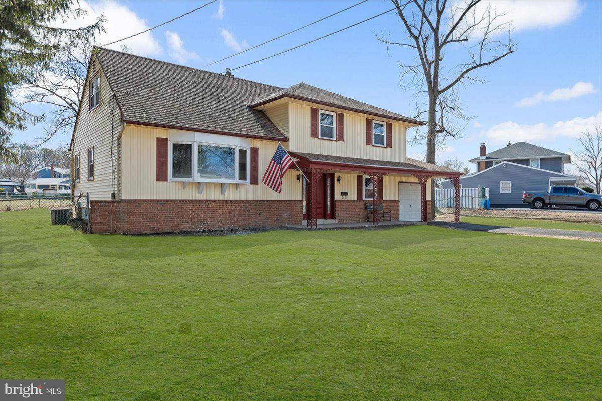 Delran, NJ 08075,8 MONTCLAIR DR