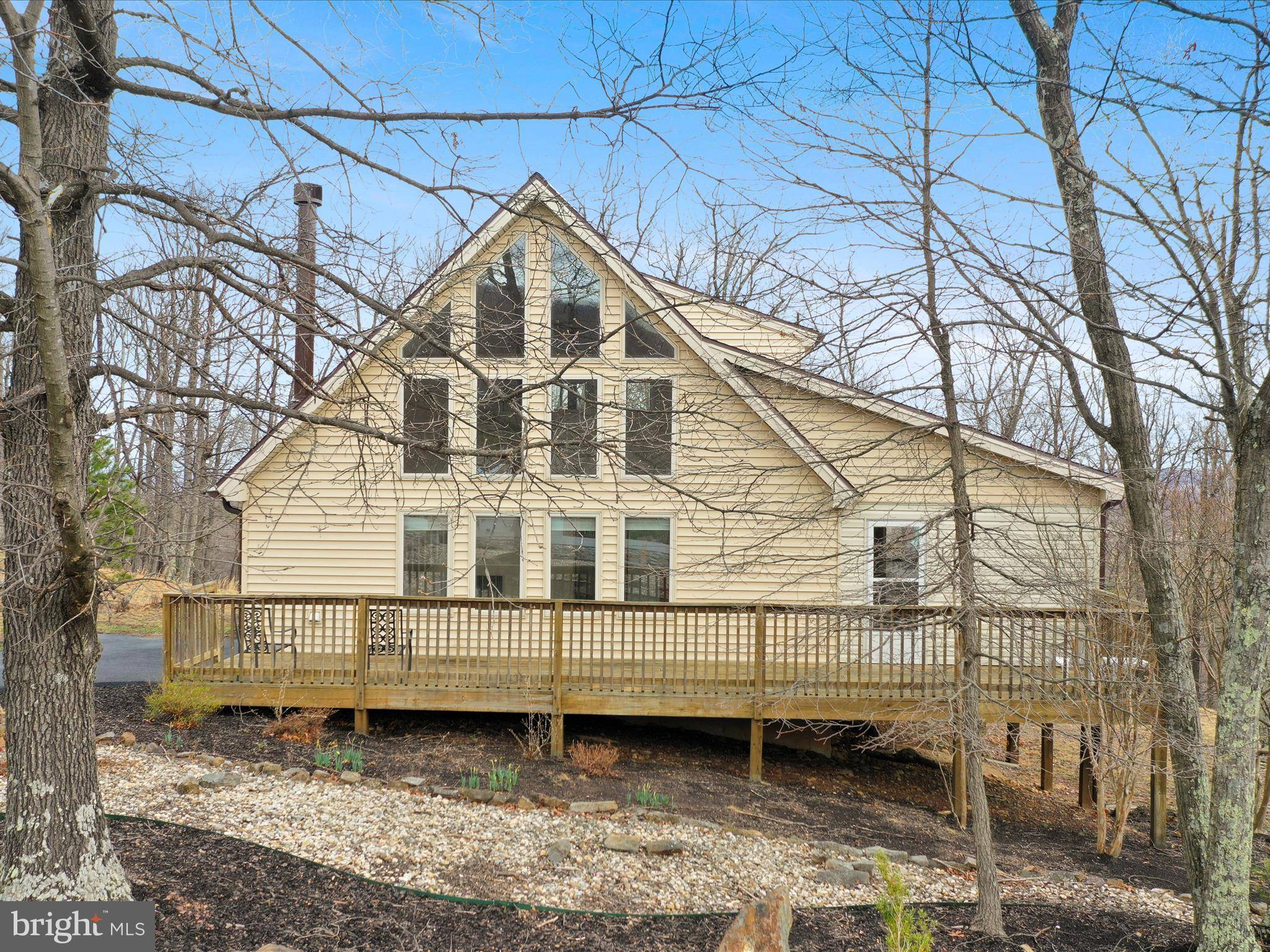 Hedgesville, WV 25427,283 LOOKOUT RDG
