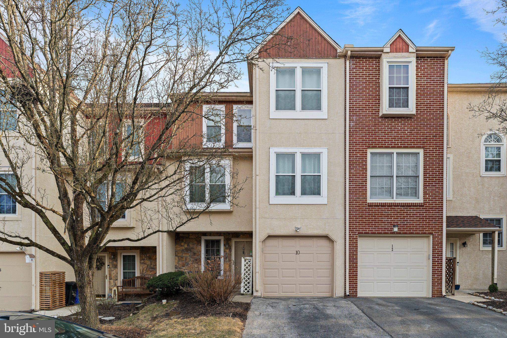 Lafayette Hill, PA 19444,10 WHITE PINE CT
