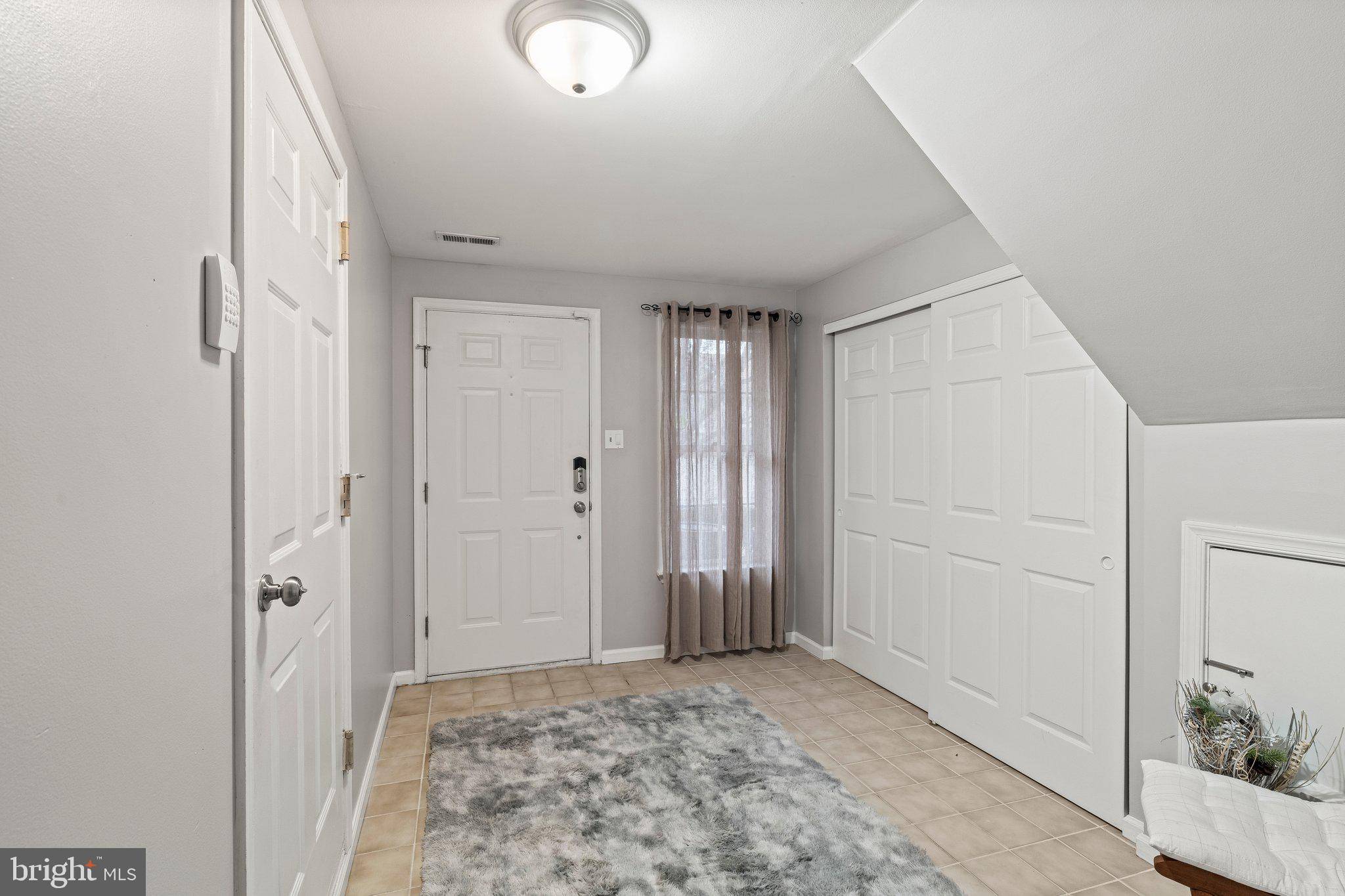 Lafayette Hill, PA 19444,10 WHITE PINE CT