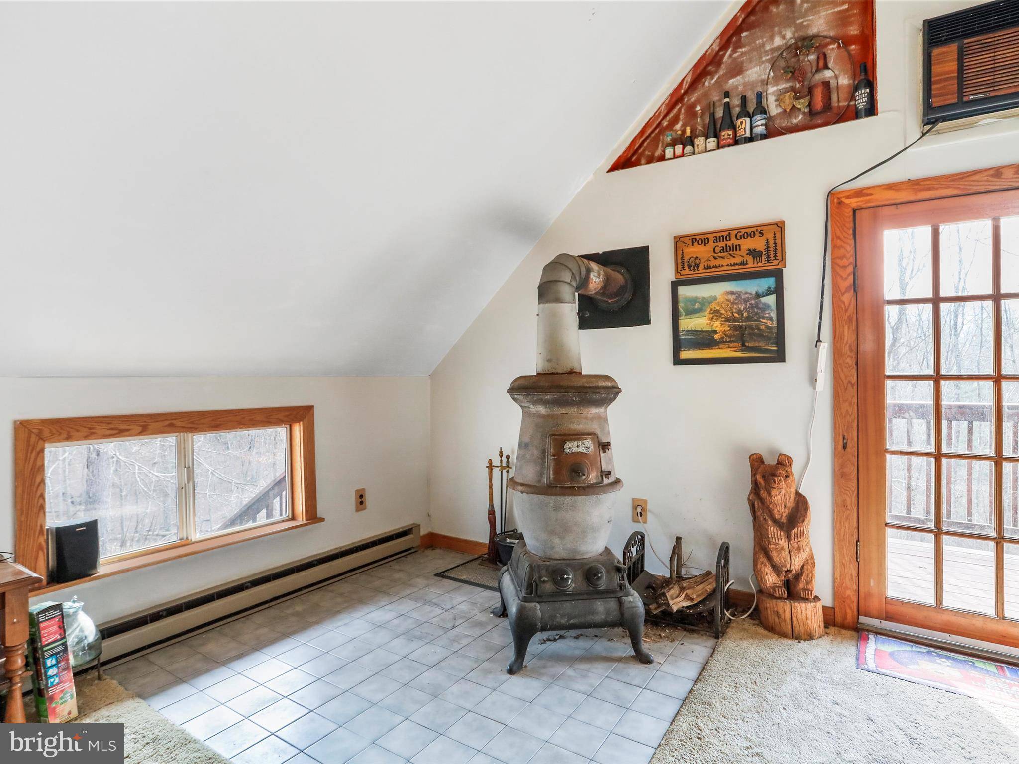 Great Cacapon, WV 25422,843 CEDAR RUN LN