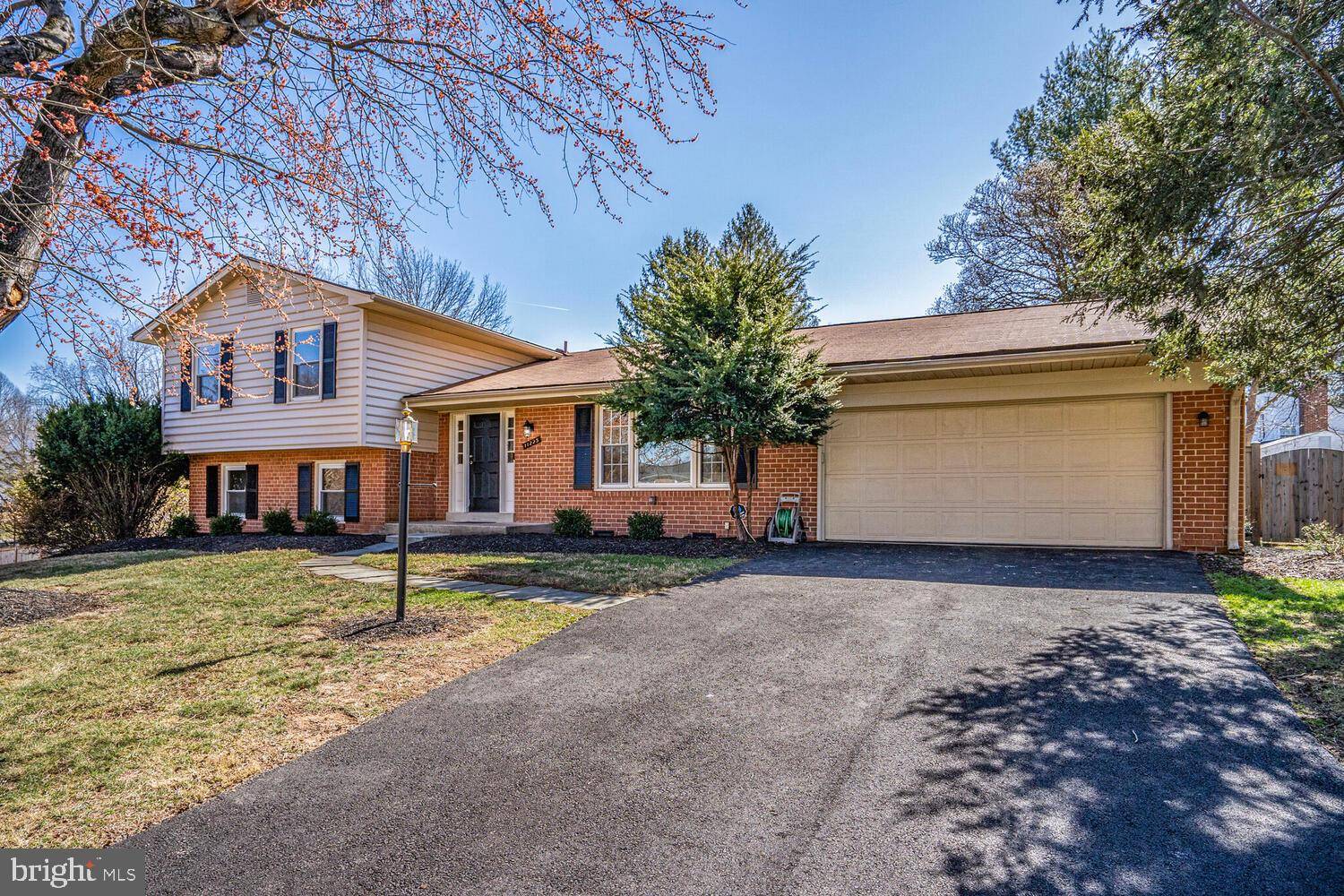 Oakton, VA 22124,11225 STAMPER CT