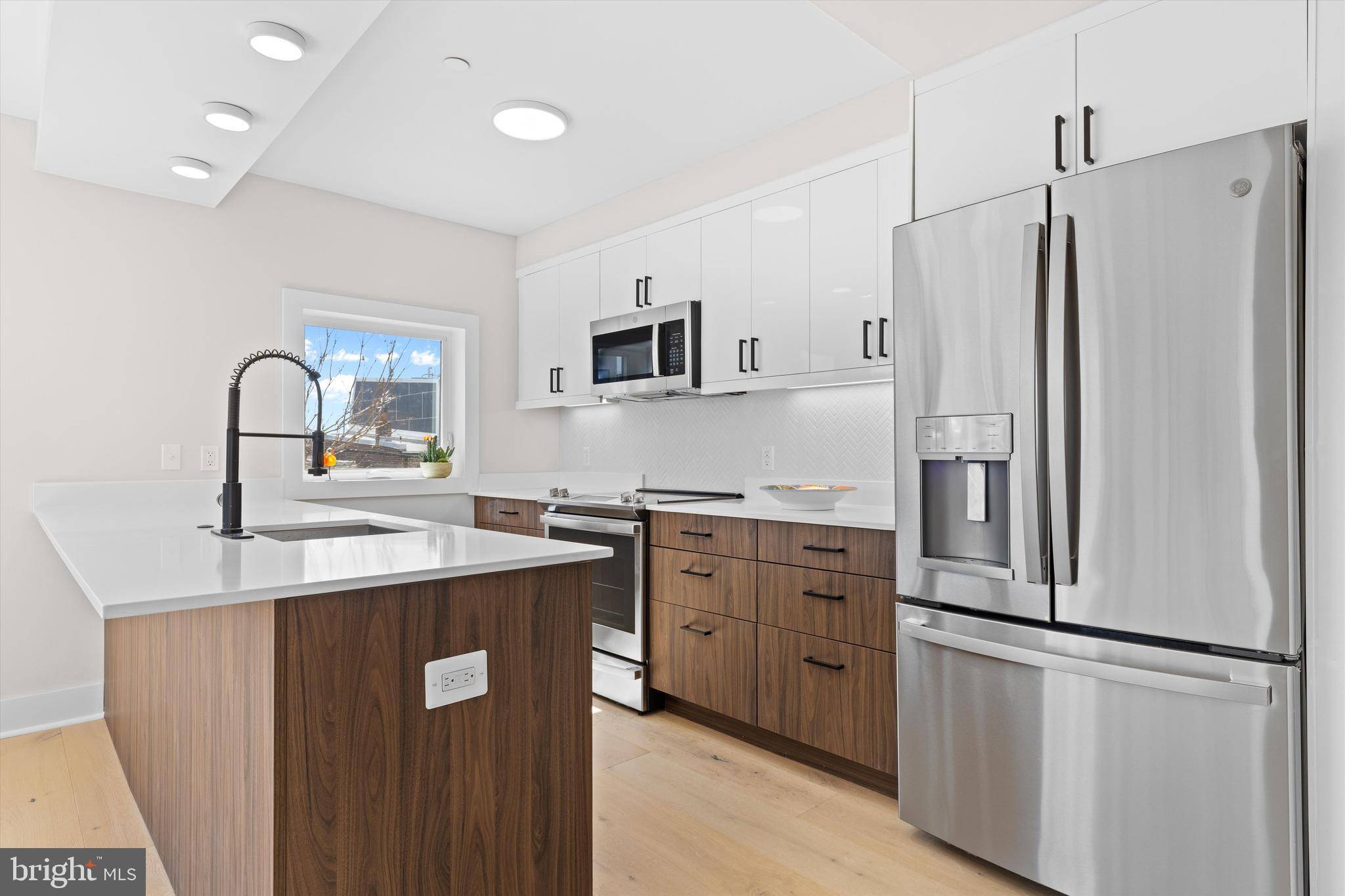 Washington, DC 20002,919 12TH ST NE #304
