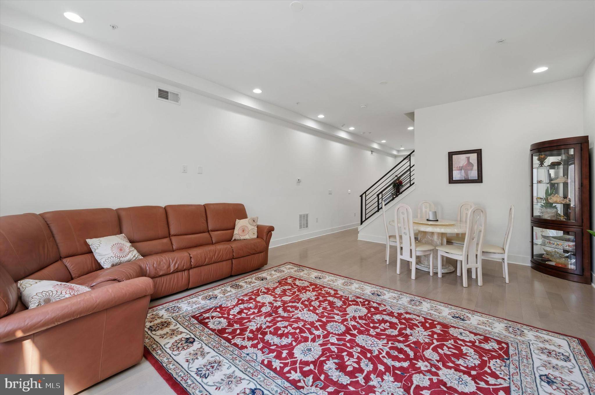 Philadelphia, PA 19106,150 N FRONT ST