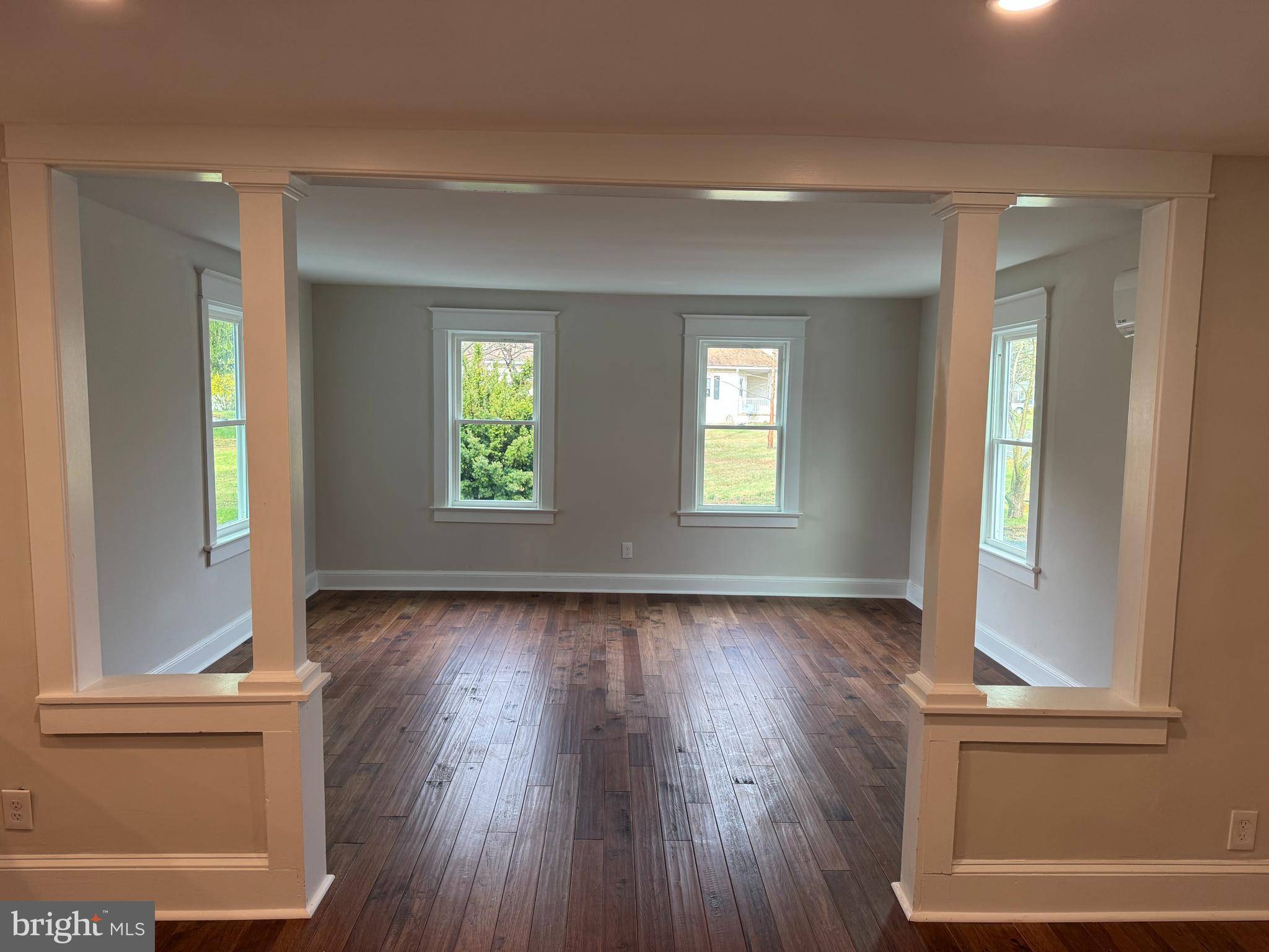 Gibbstown, NJ 08027,406 SWEDESBORO RD