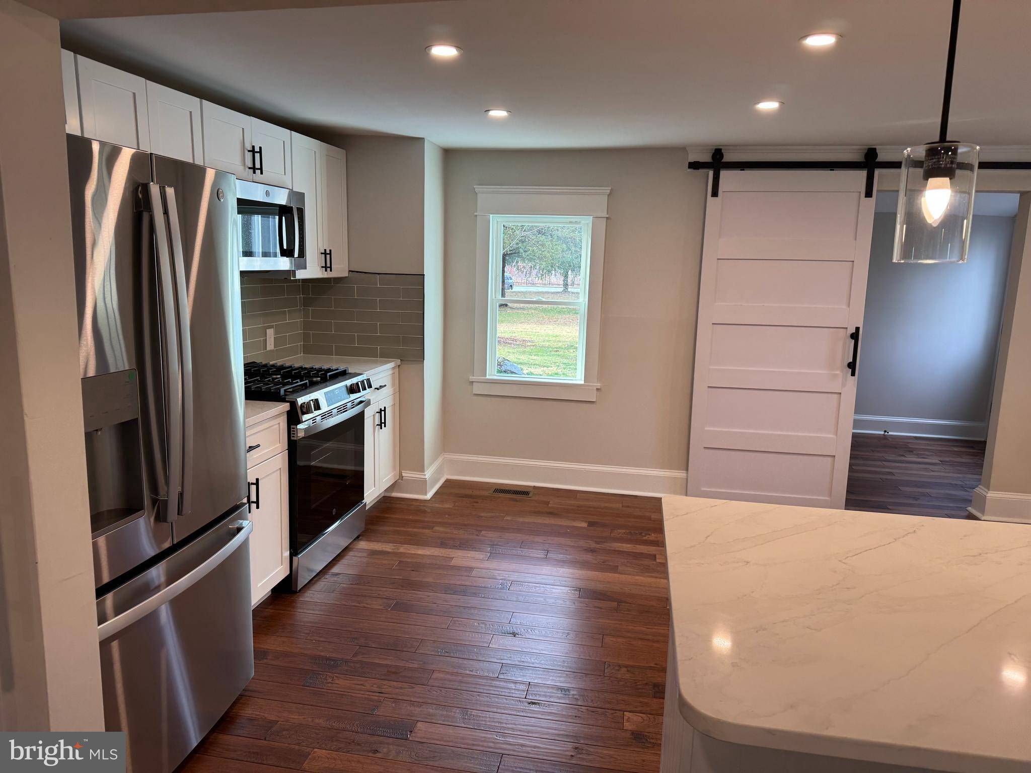Gibbstown, NJ 08027,406 SWEDESBORO RD