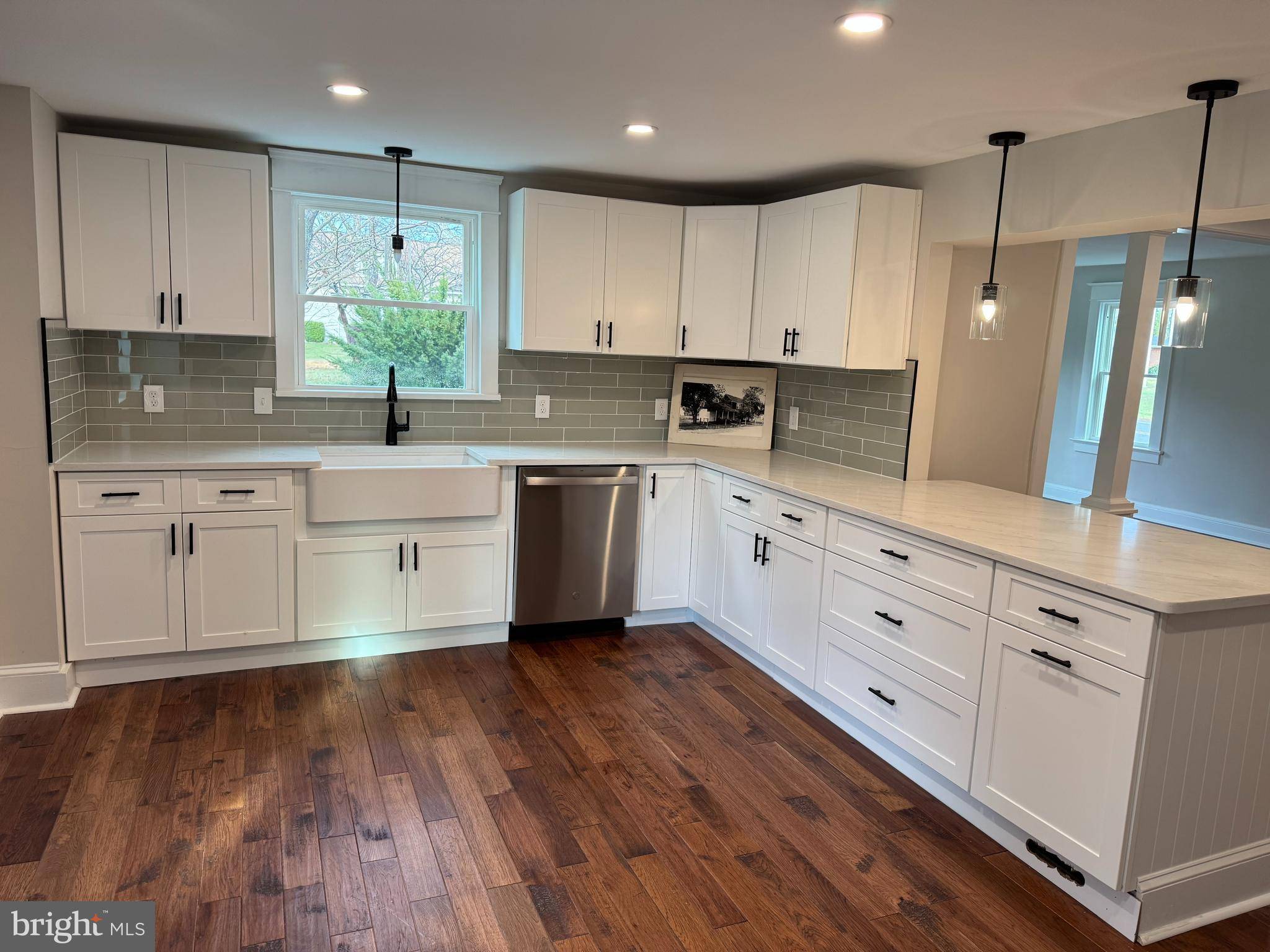 Gibbstown, NJ 08027,406 SWEDESBORO RD