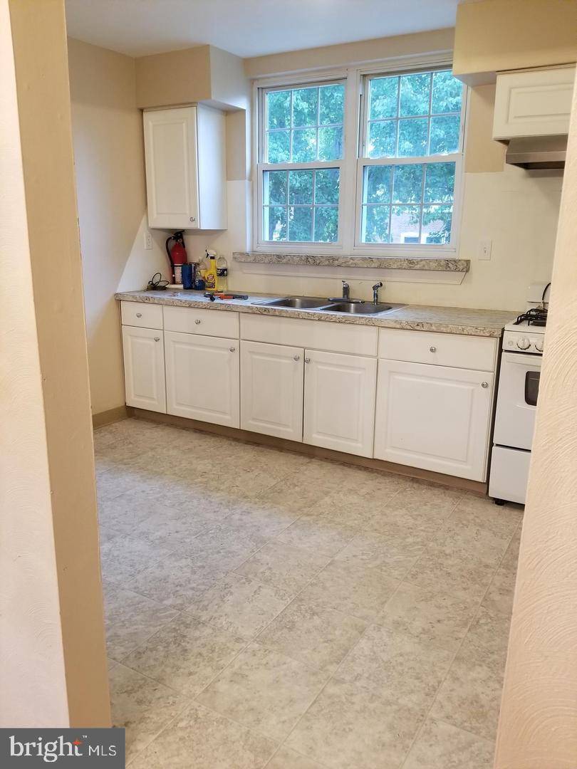 Stratford, NJ 08084,128 LAUREBA AVE