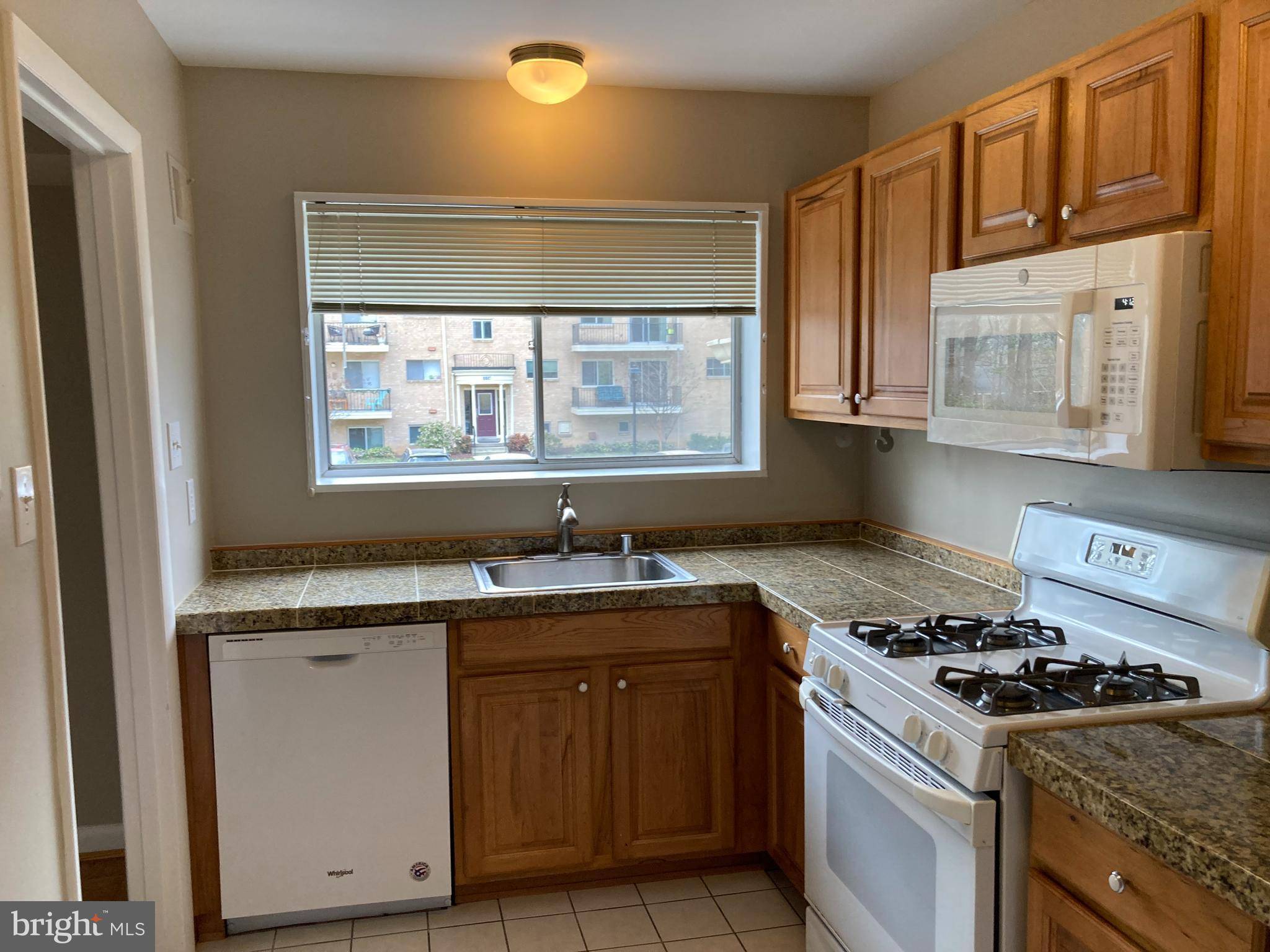 Bethesda, MD 20814,10613 MONTROSE AVE #104